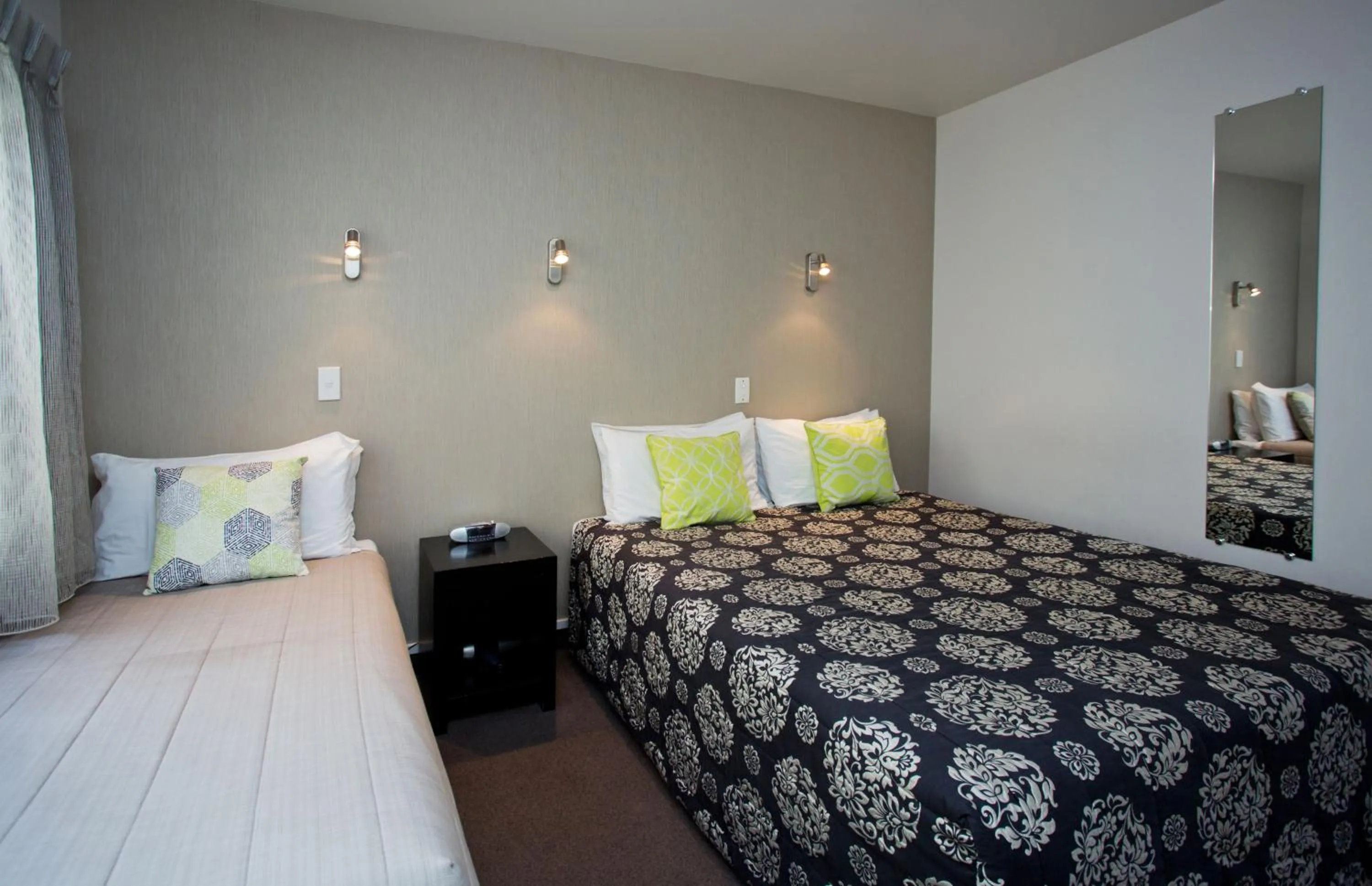 Bedroom, Bed in Cable Court Motel