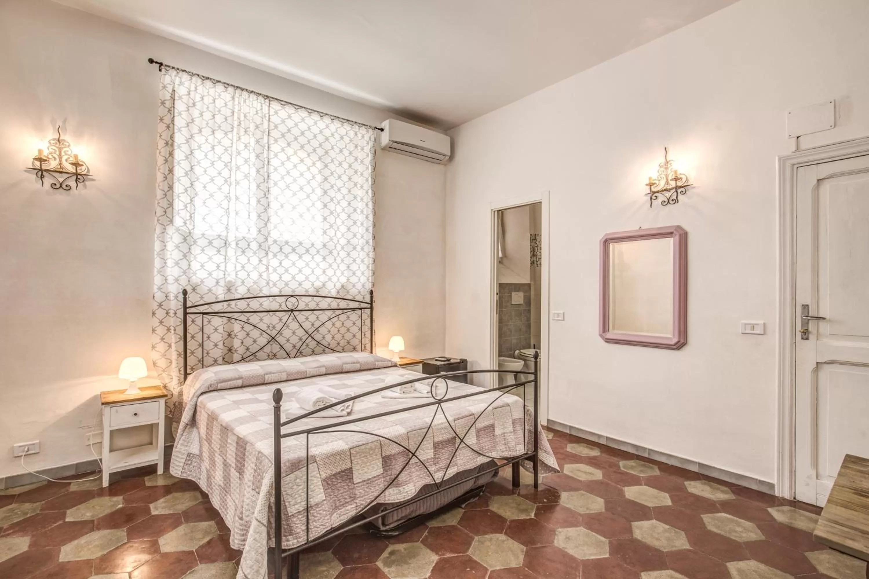 TV and multimedia, Bed in Relais La Torretta