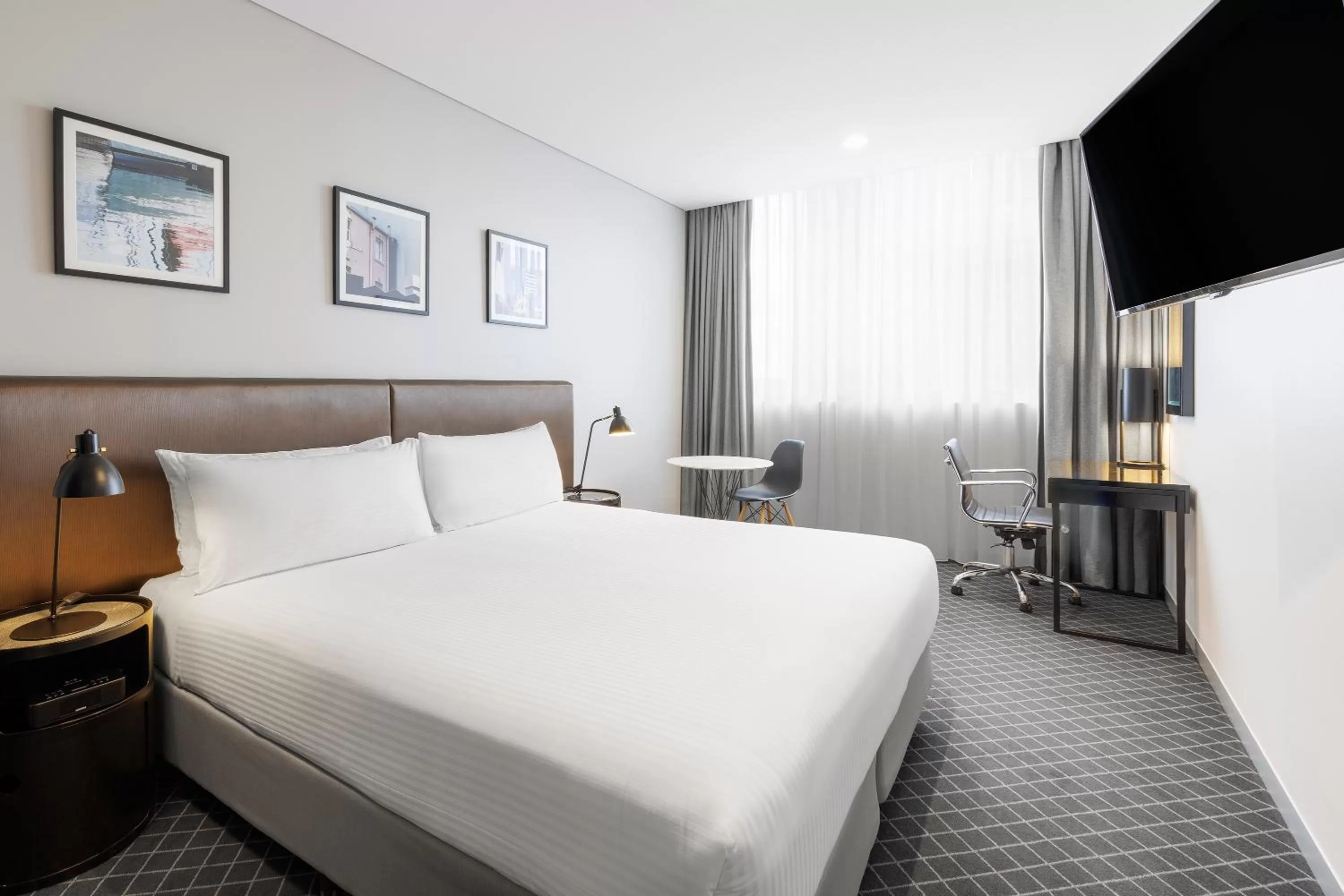 TV and multimedia, Bed in Holiday Inn & Suites Sydney Bondi Junction by IHG