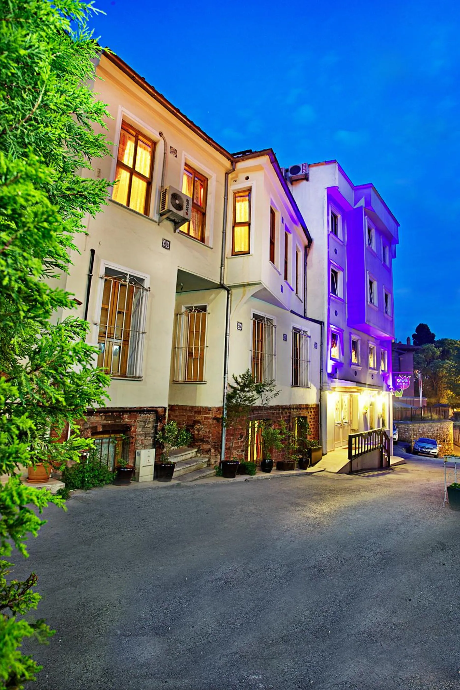 Facade/entrance in Divas Hotel