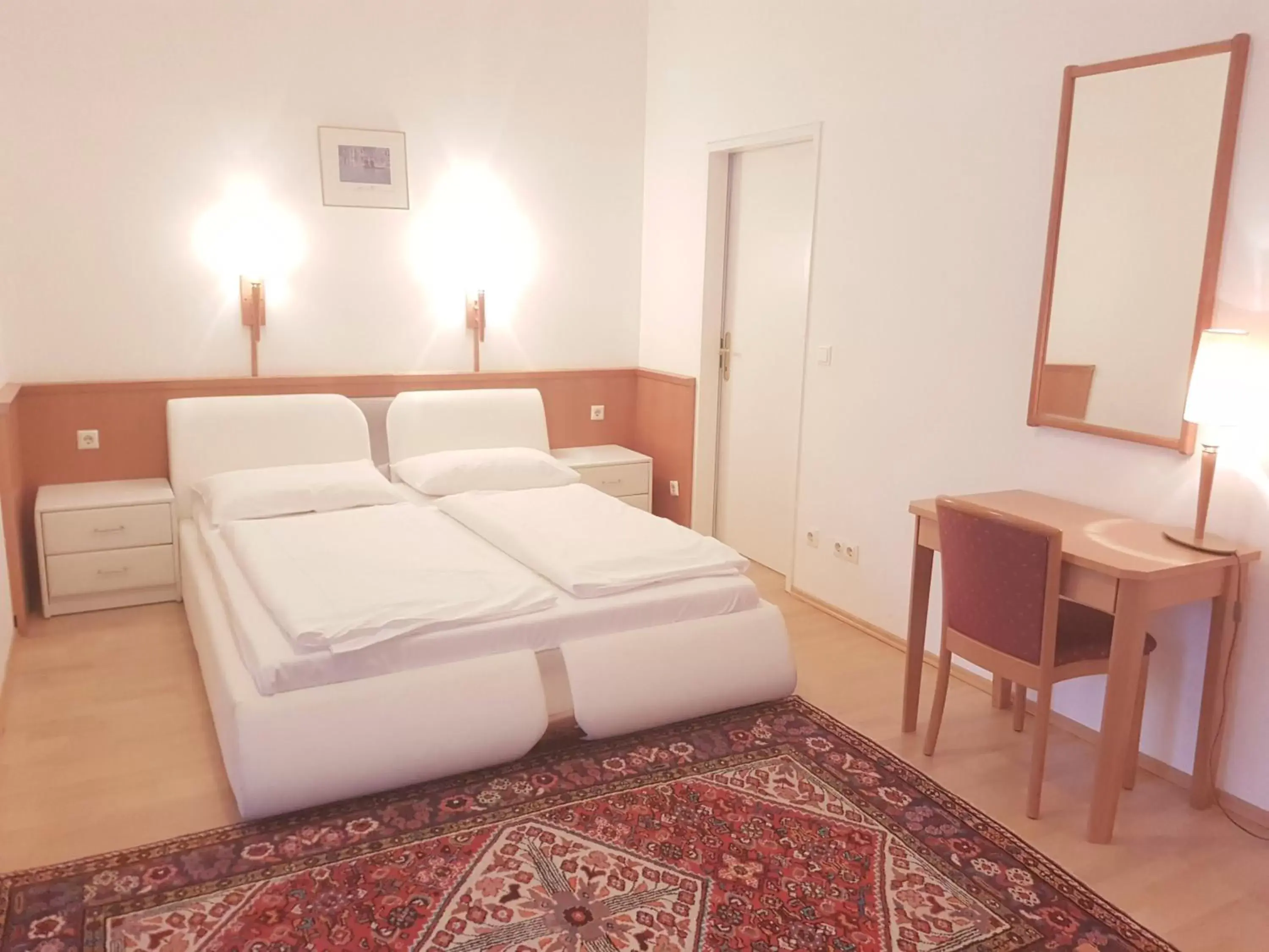 Deluxe Family Apartment with Balcony - single occupancy in Hotel Haydn Deluxe Family Apartment with Balcony - single occupancy in Hotel Haydn