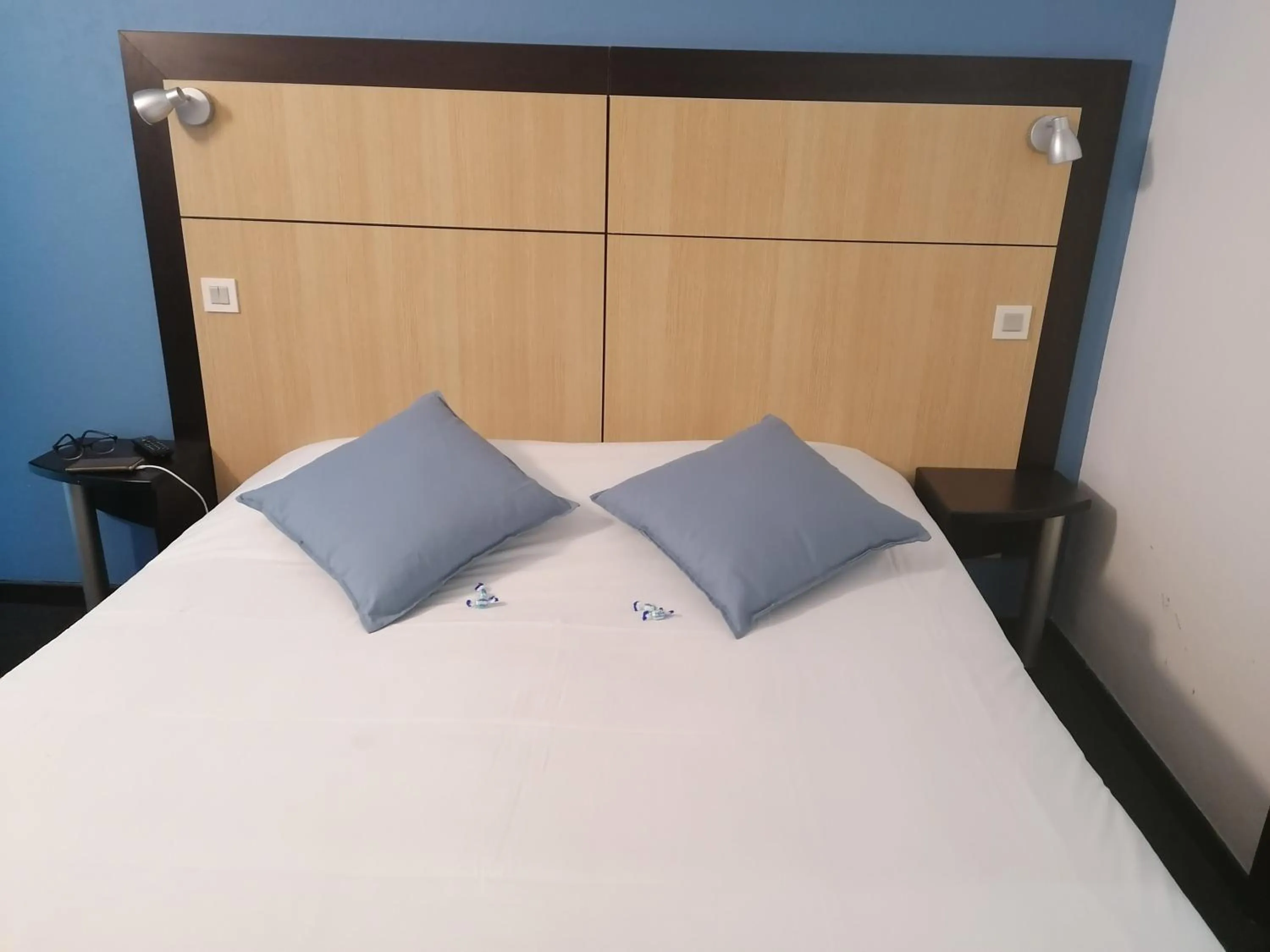 Bed in Enzo Hotels Vierzon by Kyriad Direct