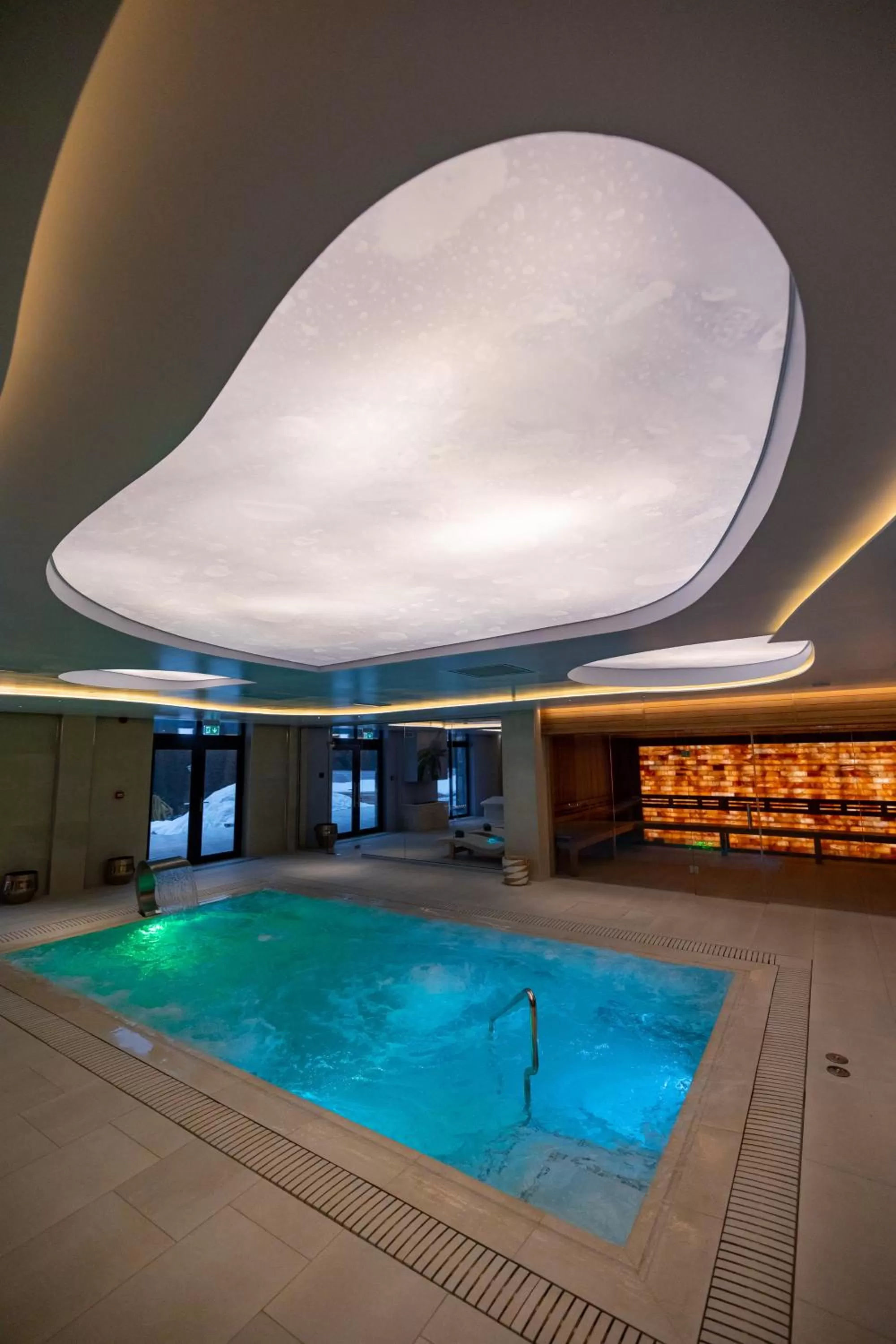 Swimming pool in Hotel Belmont & Spa