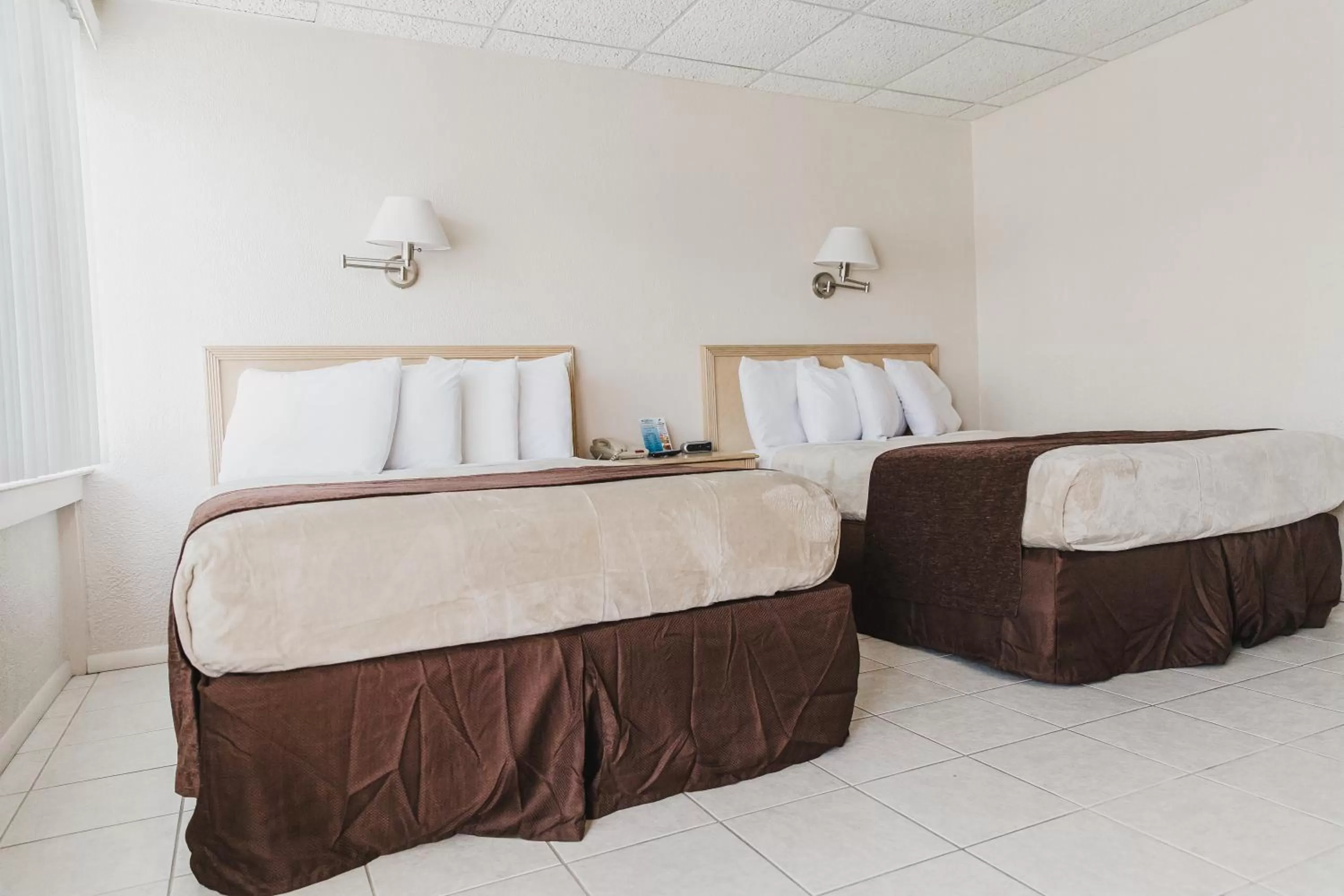 Bed in Heart of Wildwood Motel