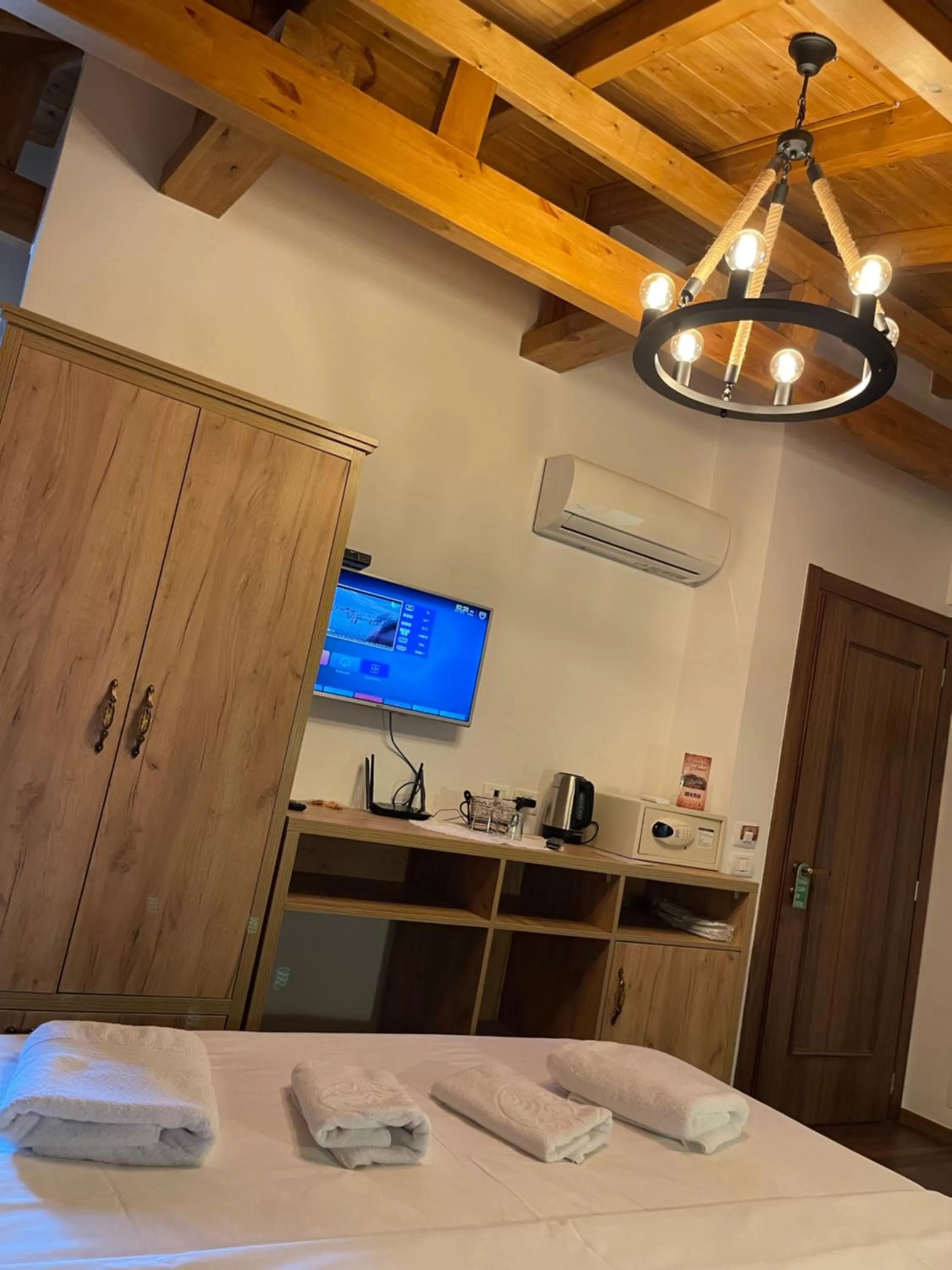 TV/Entertainment Center in HOTEL ANSEL