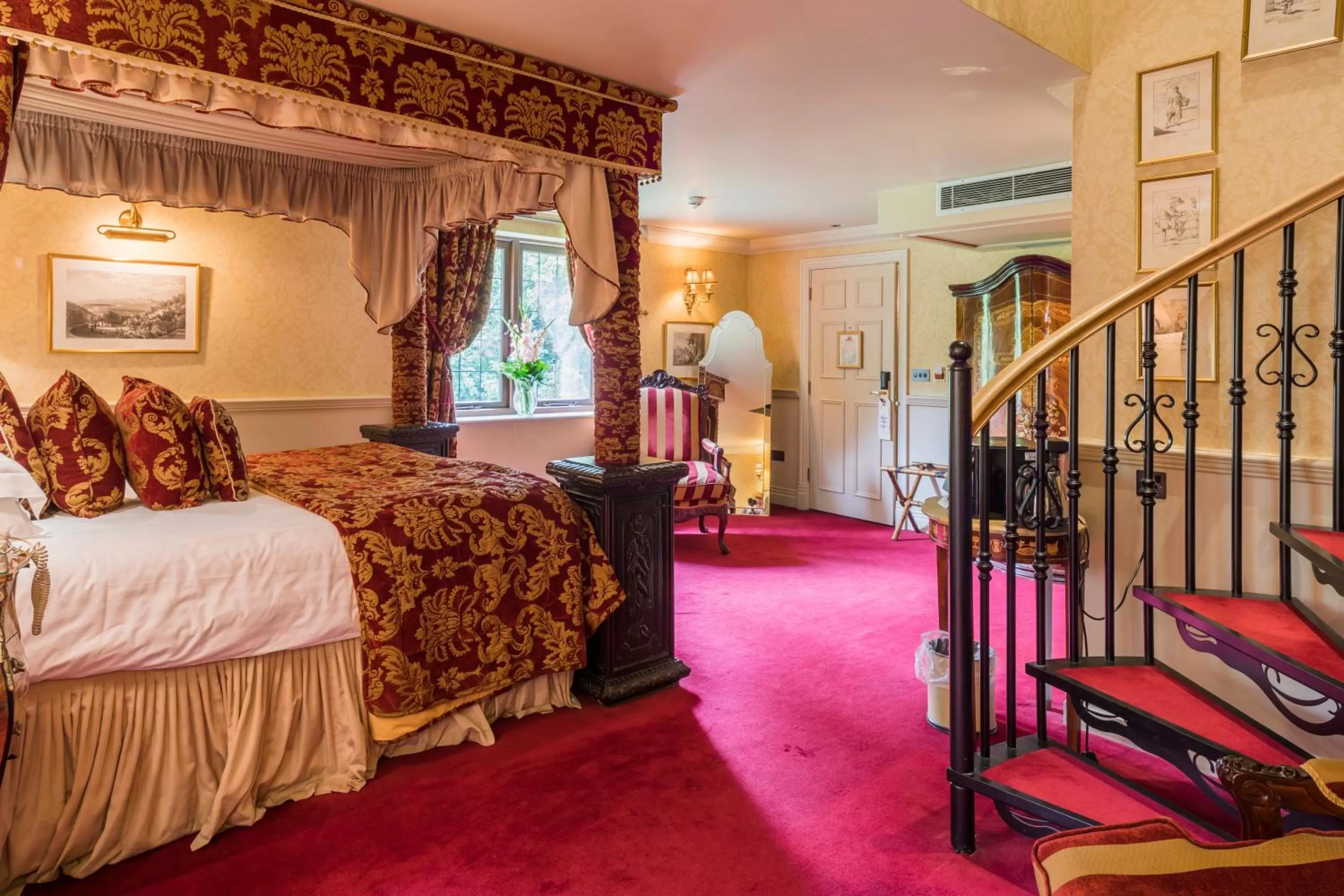 Bedroom, Bed in Coombe Abbey Hotel