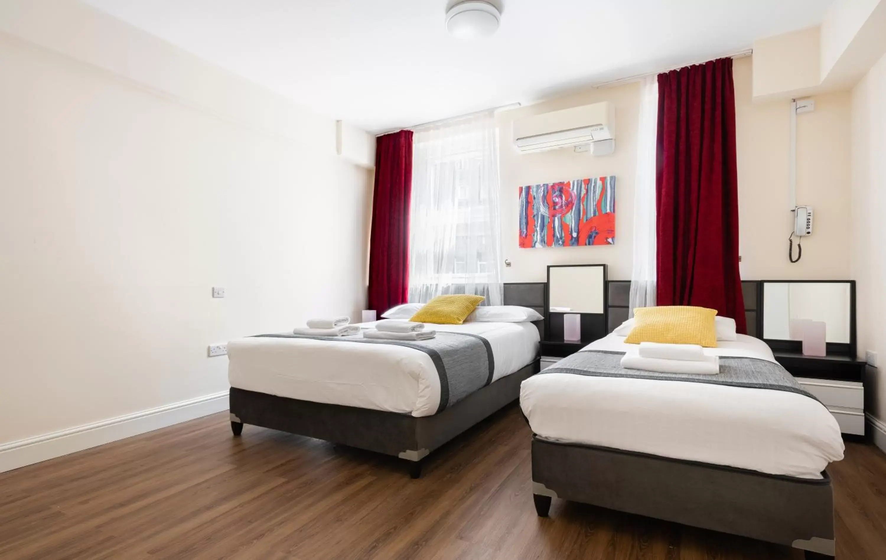 Comfort Triple Room in Central Hoxton Shoreditch Comfort Triple Room in Central Hoxton Shoreditch