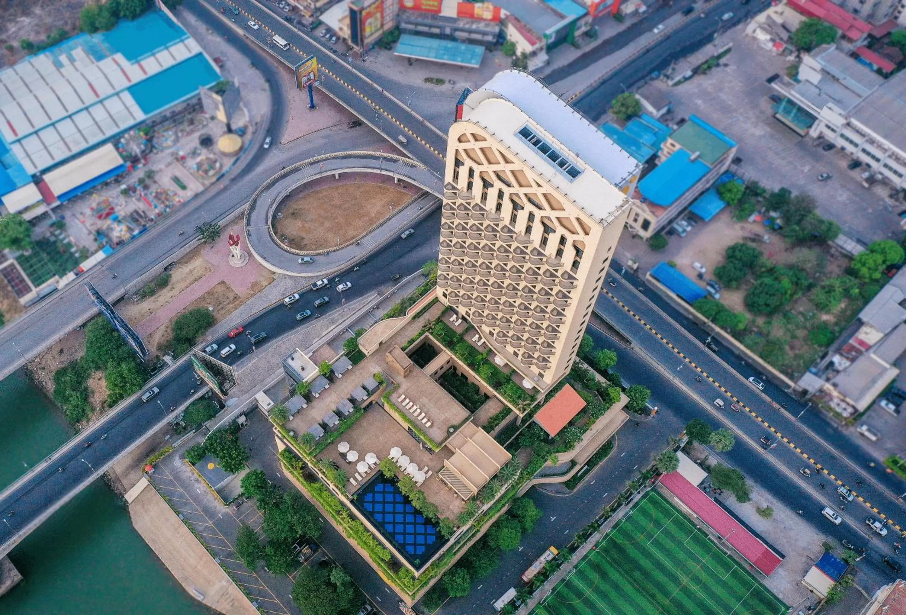 SUN & MOON, Riverside Hotel