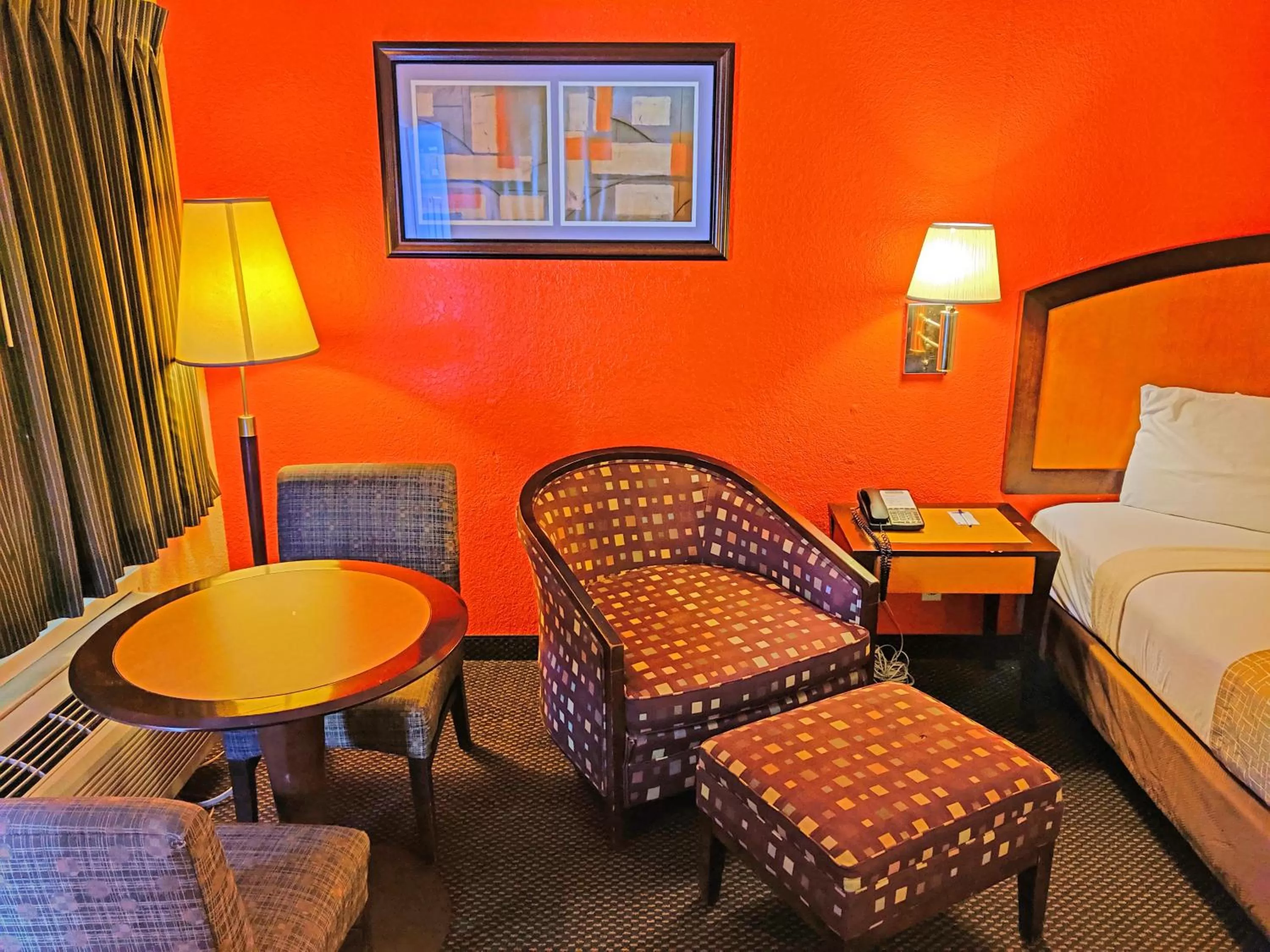 Seating area, Bed in Travelodge by Wyndham Houston Hobby Airport
