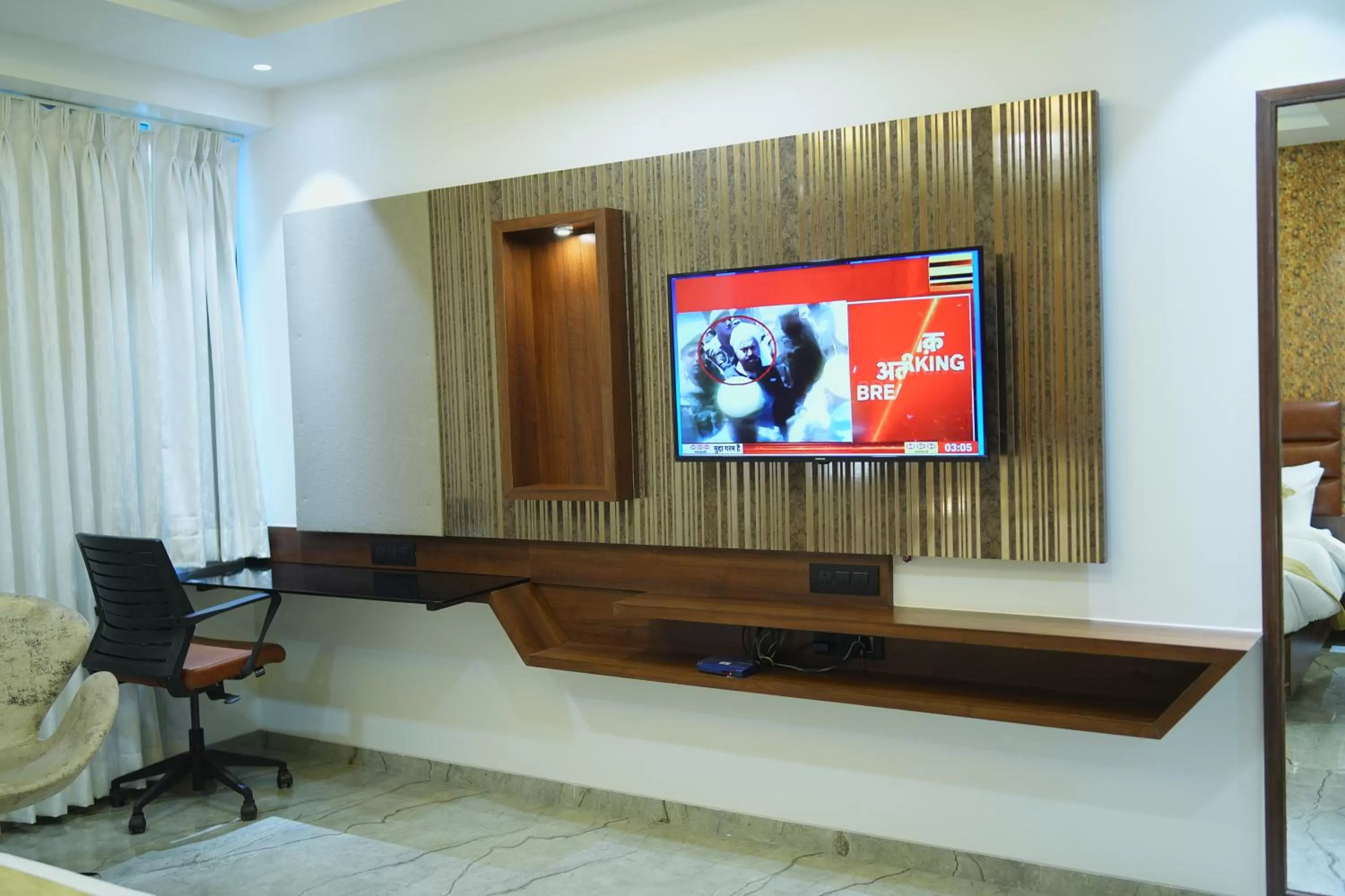 Four Petals Executive by LHMS