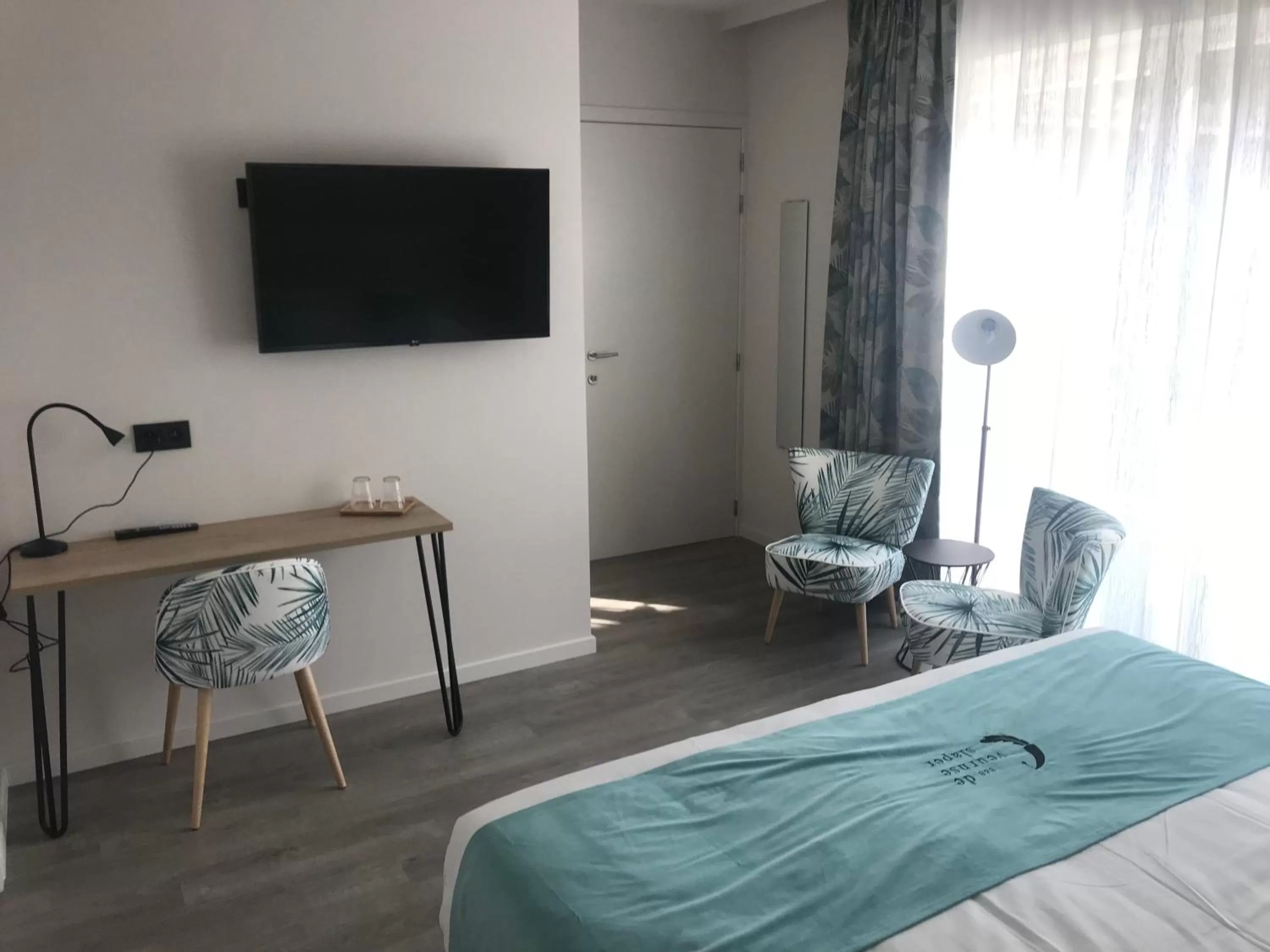 Seating area, TV/Entertainment Center in B & B De Veurnse Slaper