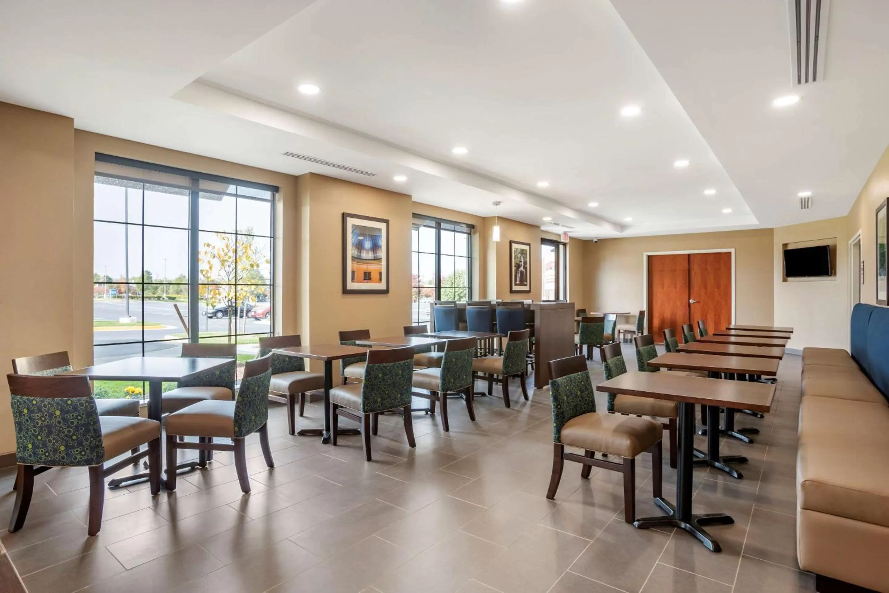 Restaurant/places to eat in Comfort Inn & Suites Winchester