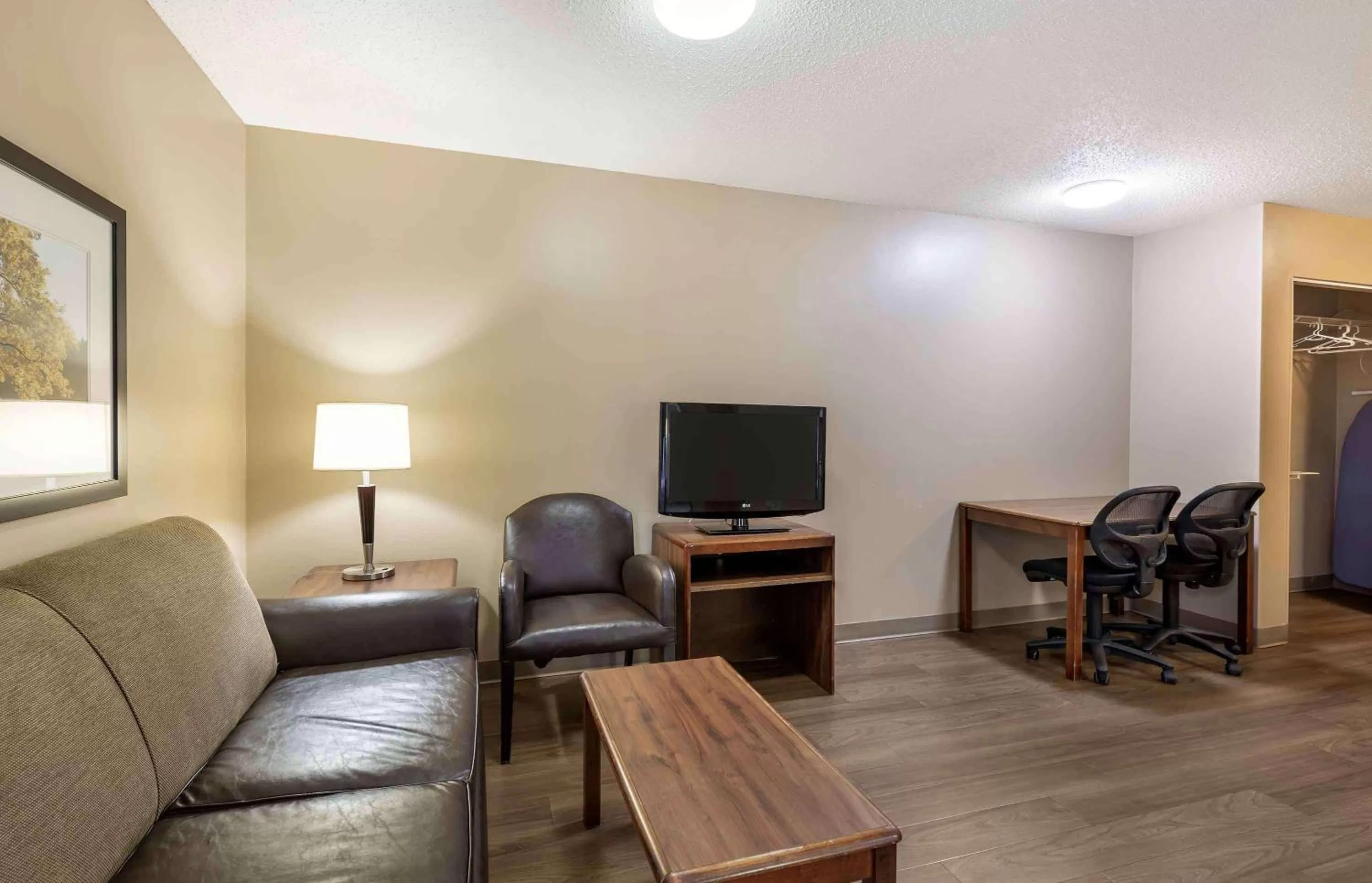 Bedroom in Extended Stay America Suites - Cleveland - Great Northern Mall