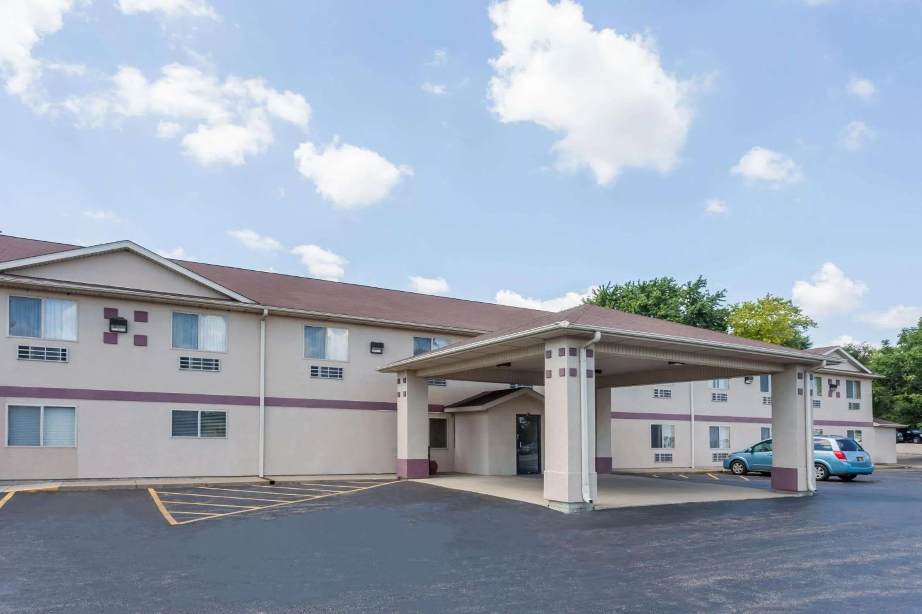 Property building in Econo Lodge Chillicothe