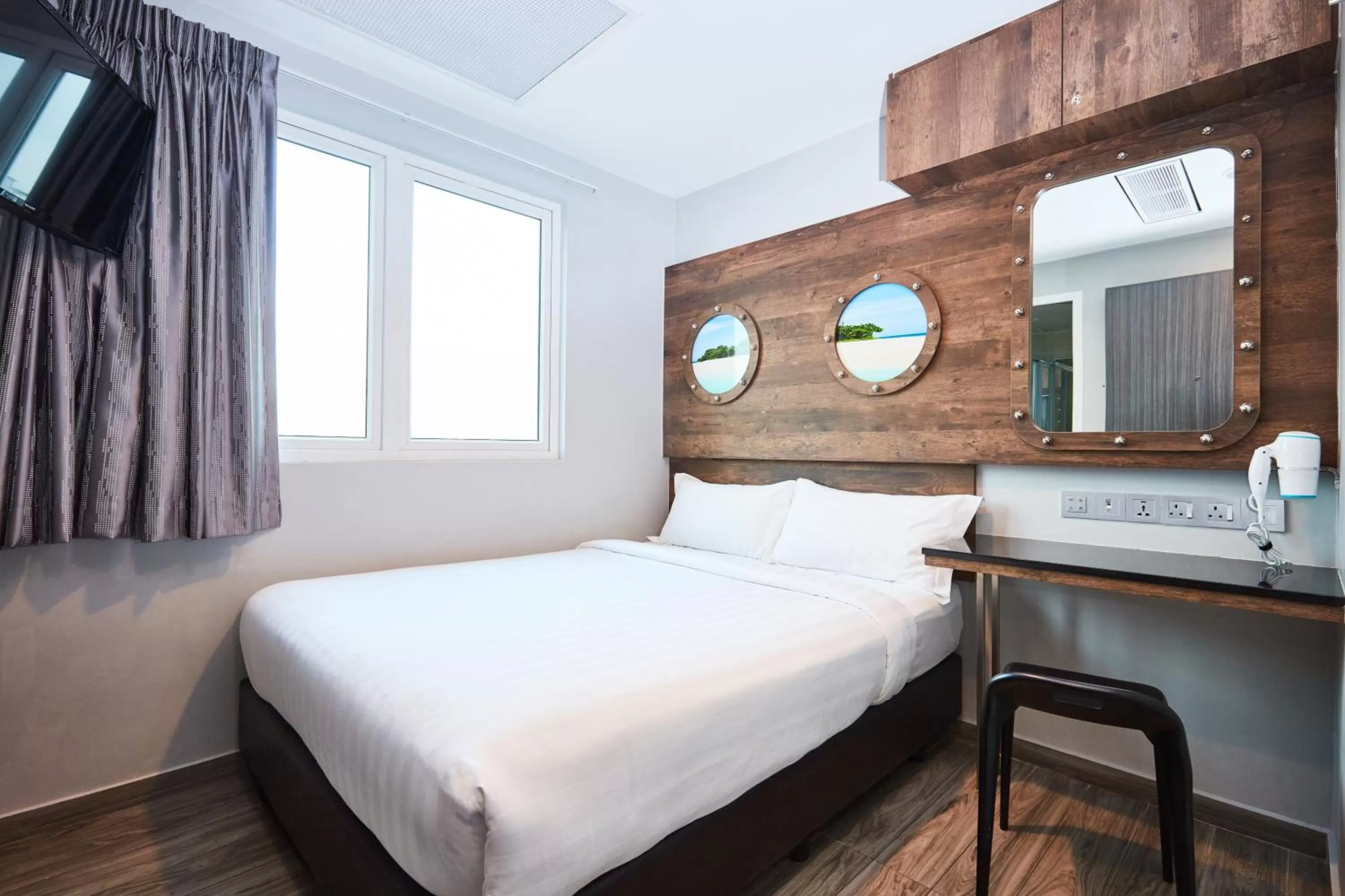 Bedroom, Bed in ibis budget Singapore Selegie