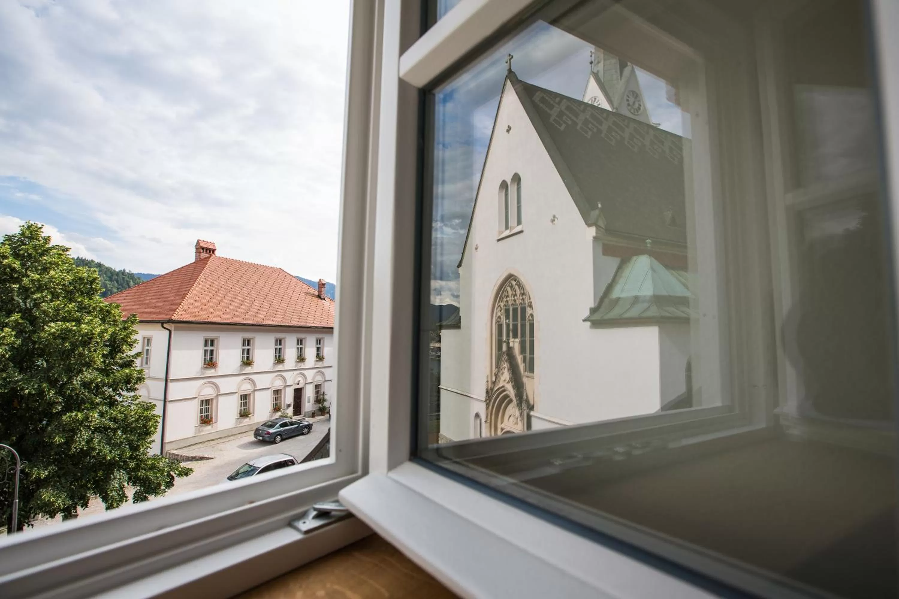 Day, Nearby Landmark in Old Parish House