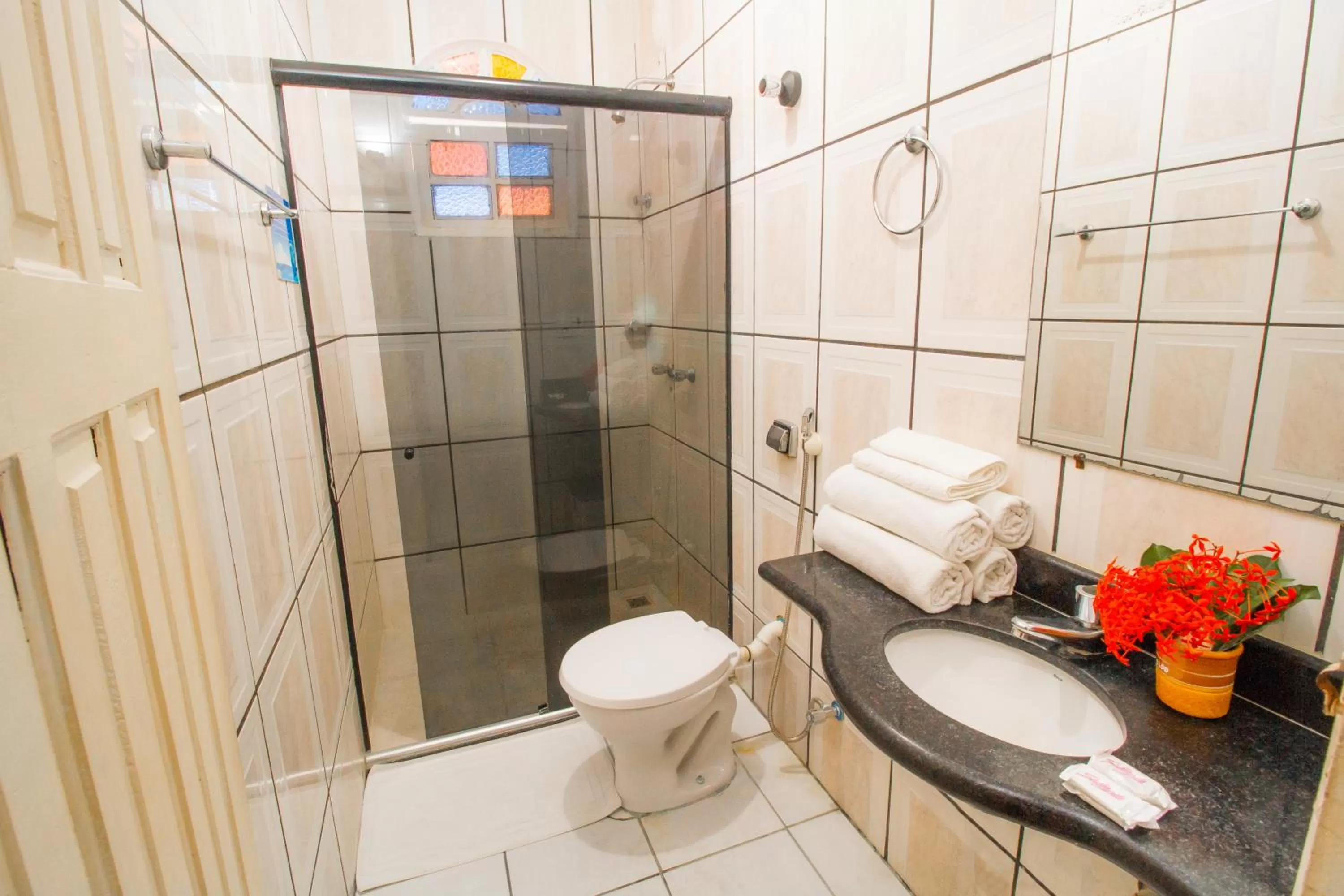 Bathroom in Shangrilá - Rede Soberano