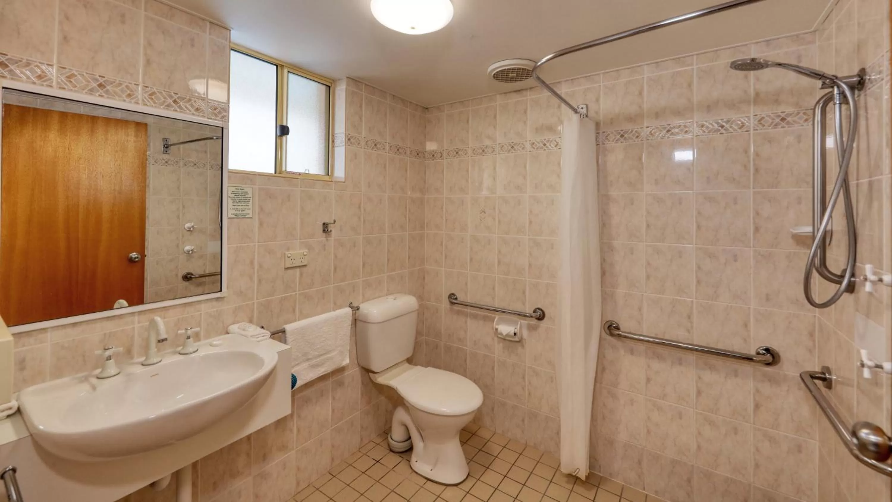 Bathroom in Canowindra Riverview Motel