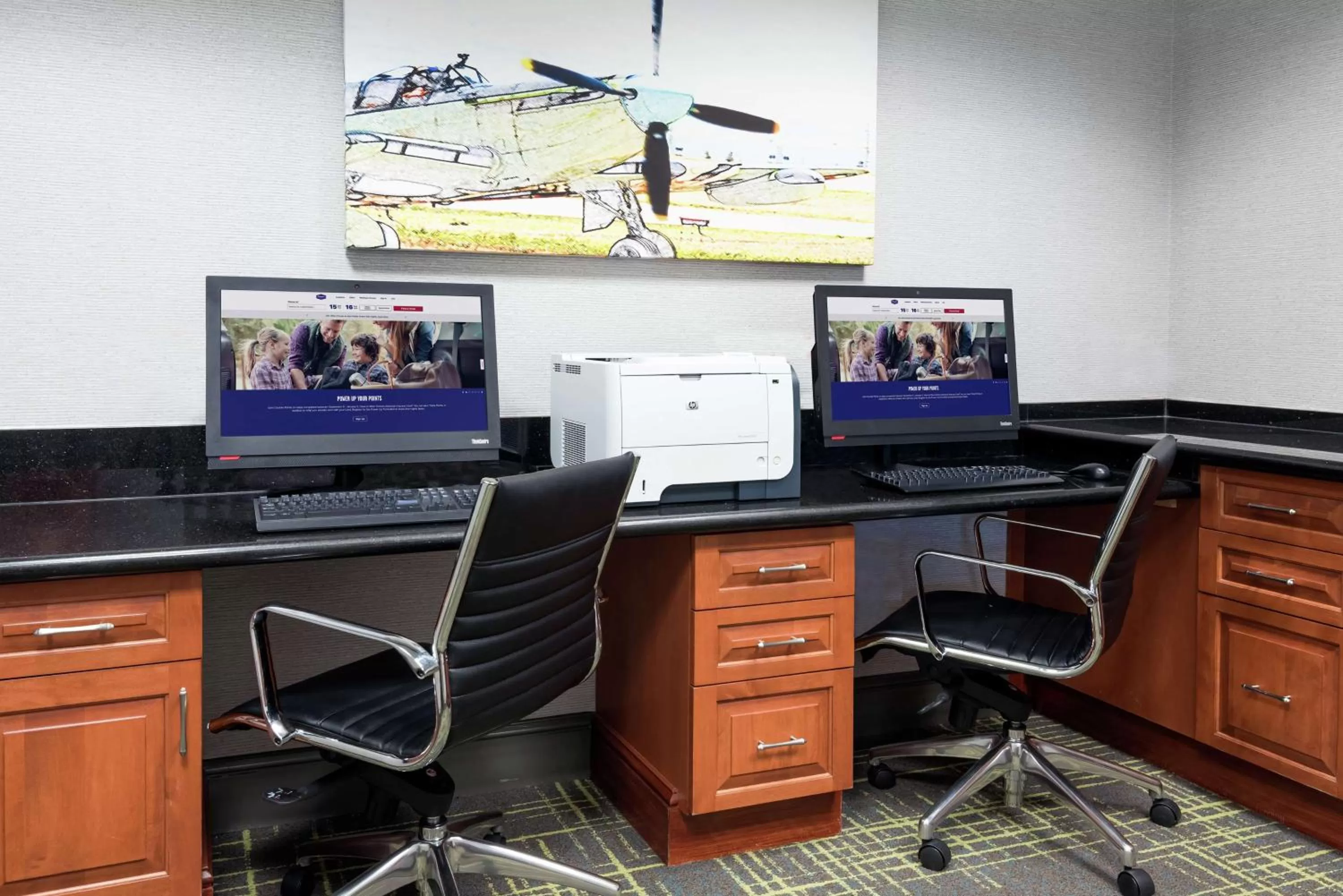 Business facilities in Hampton Inn & Suites Orlando Airport at Gateway Village