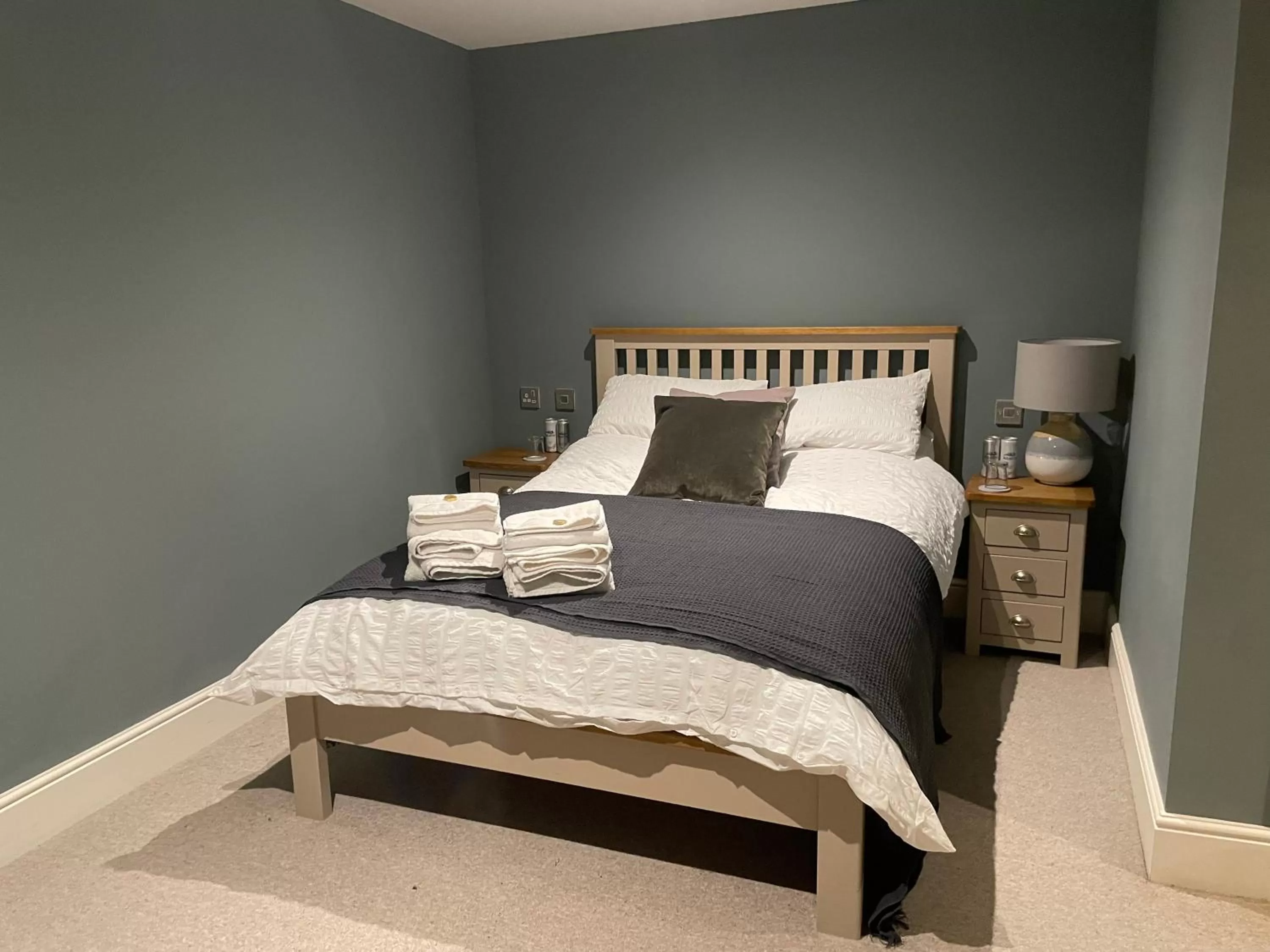 Bedroom, Bed in The Red Lion Charing Heath