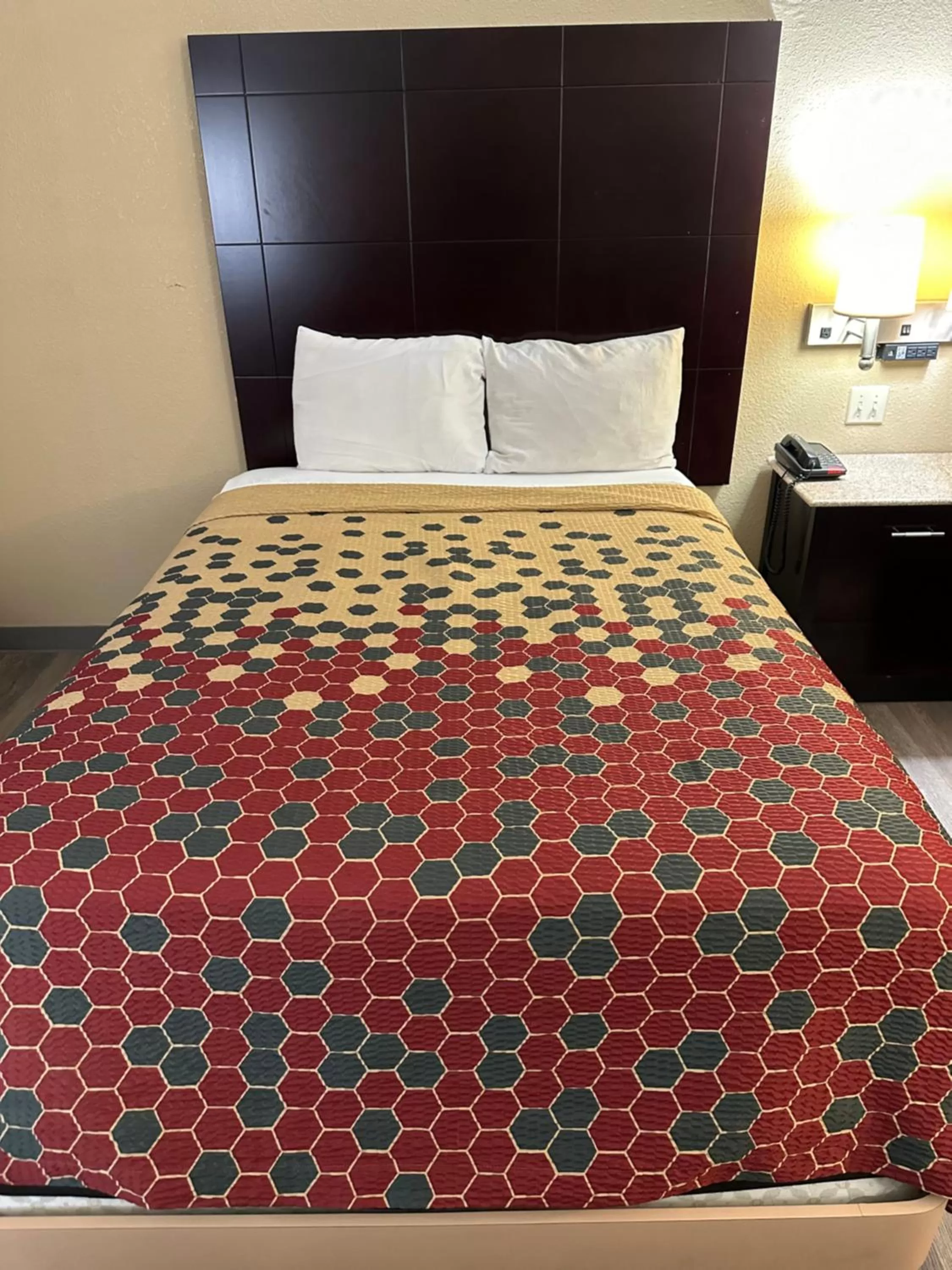 Bed in Econo Lodge Scranton near Montage Mountain