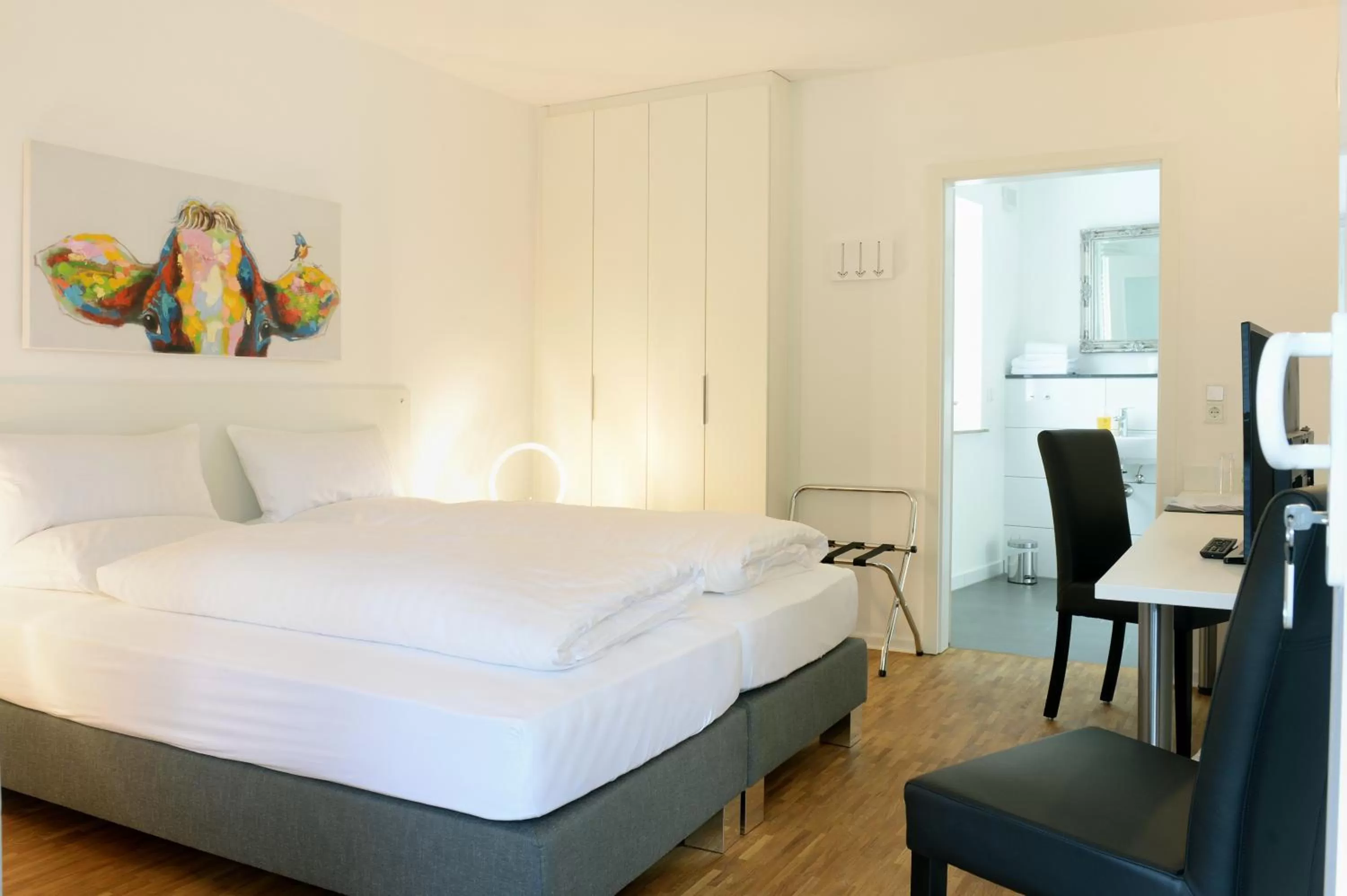 Photo of the whole room, Bed in Bed & Breakfast Meerbusch