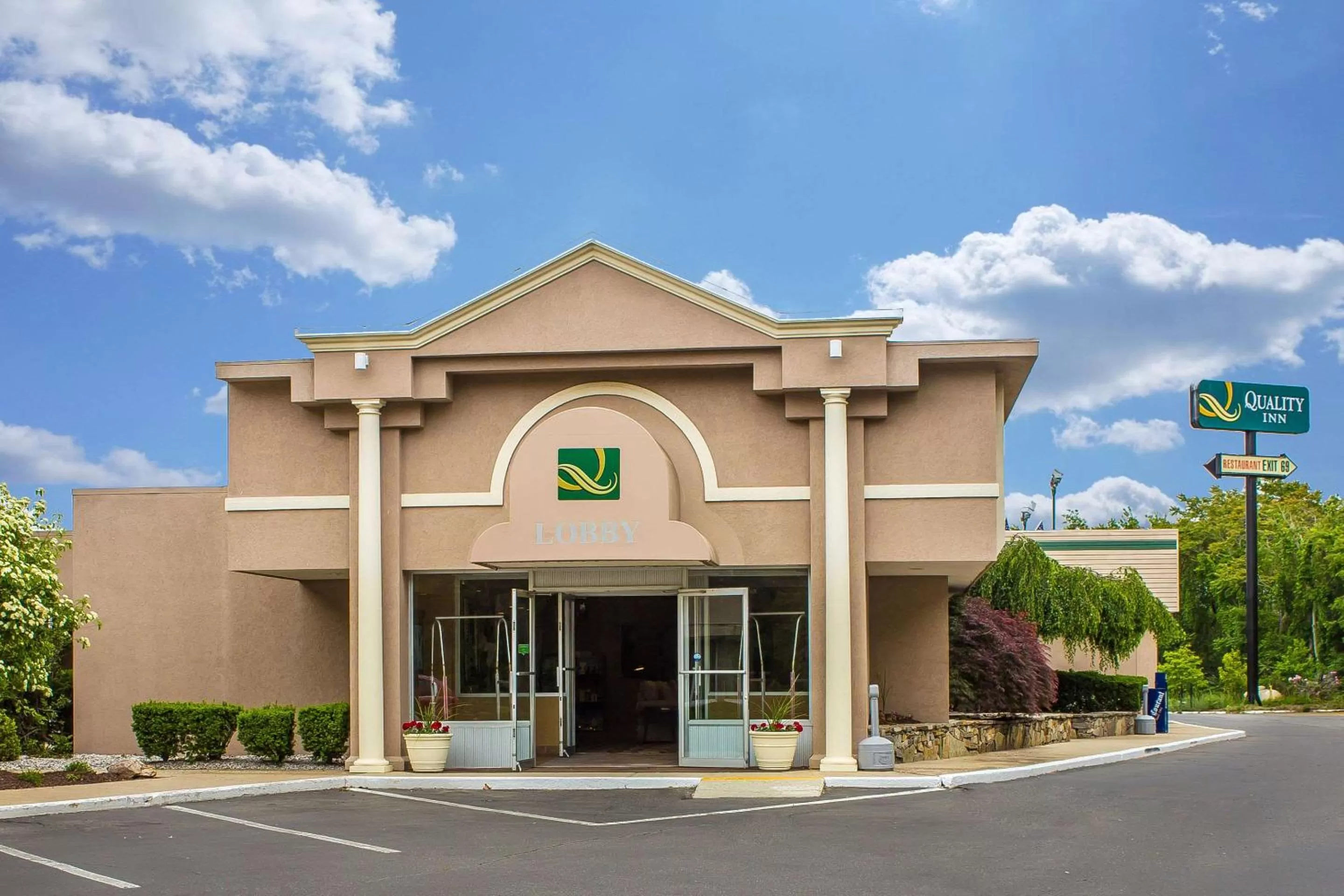 Property building in Quality Inn Old Saybrook - Westbrook