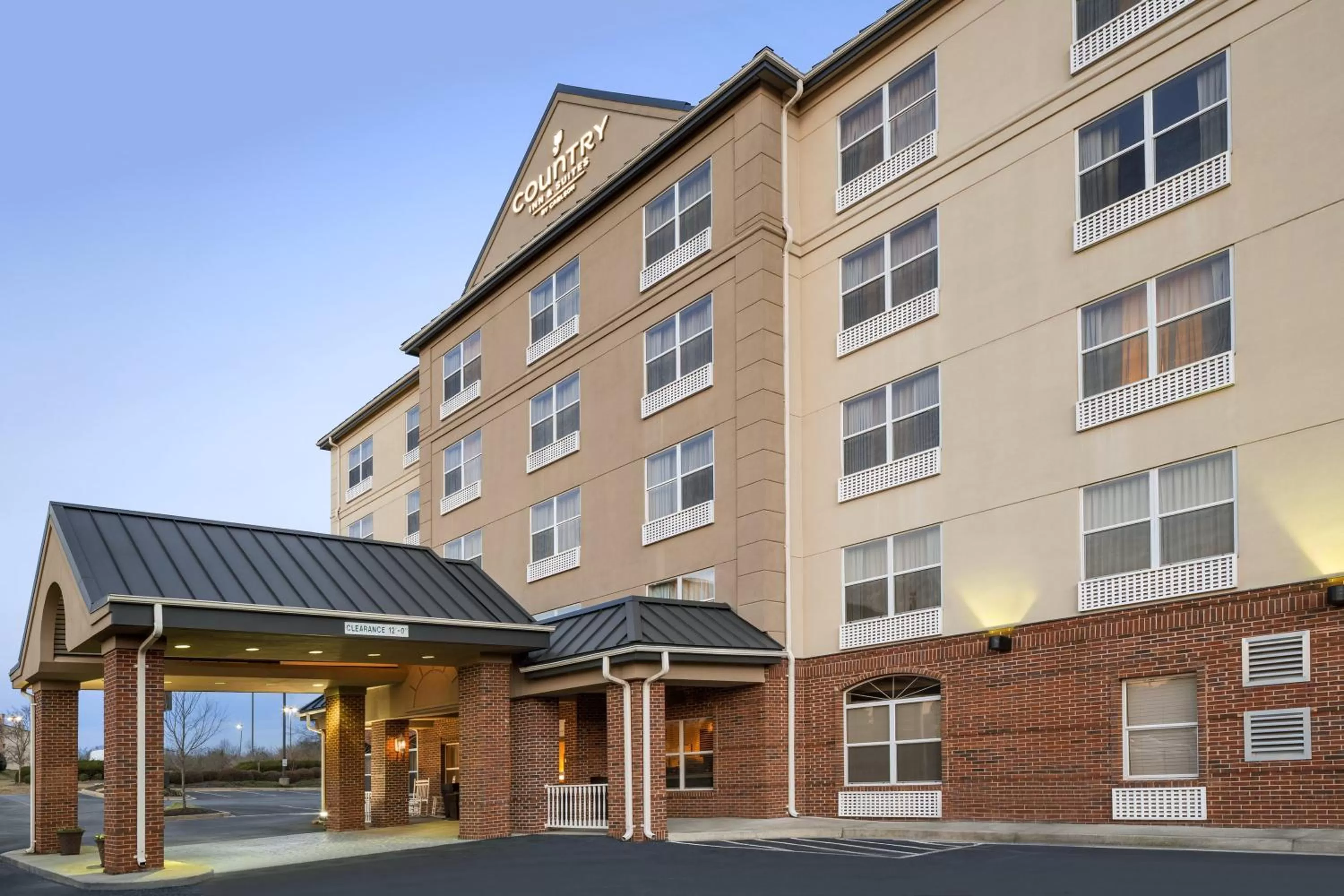 Facade/entrance in Country Inn & Suites by Radisson, Anderson, SC