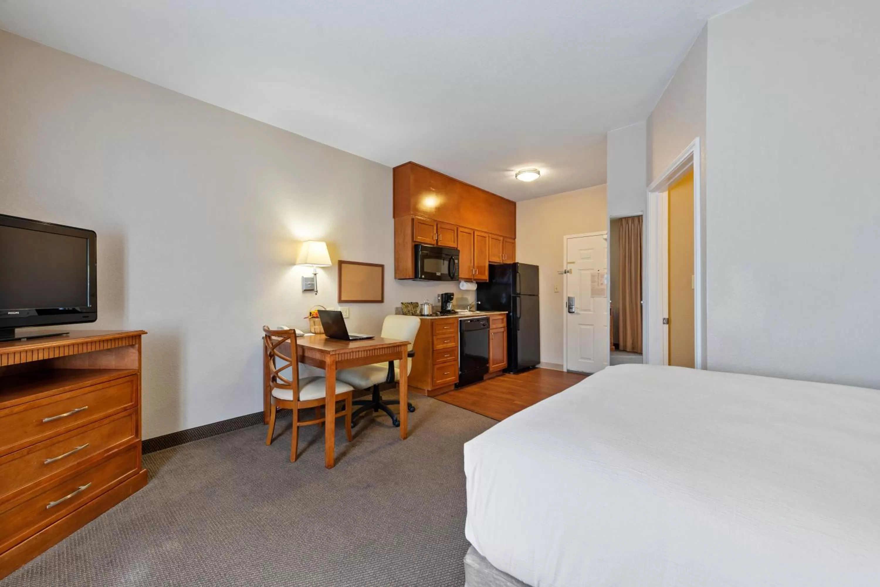 Kitchen or kitchenette, Bed in Extended Stay America Suites - Lawton - Fort Sill