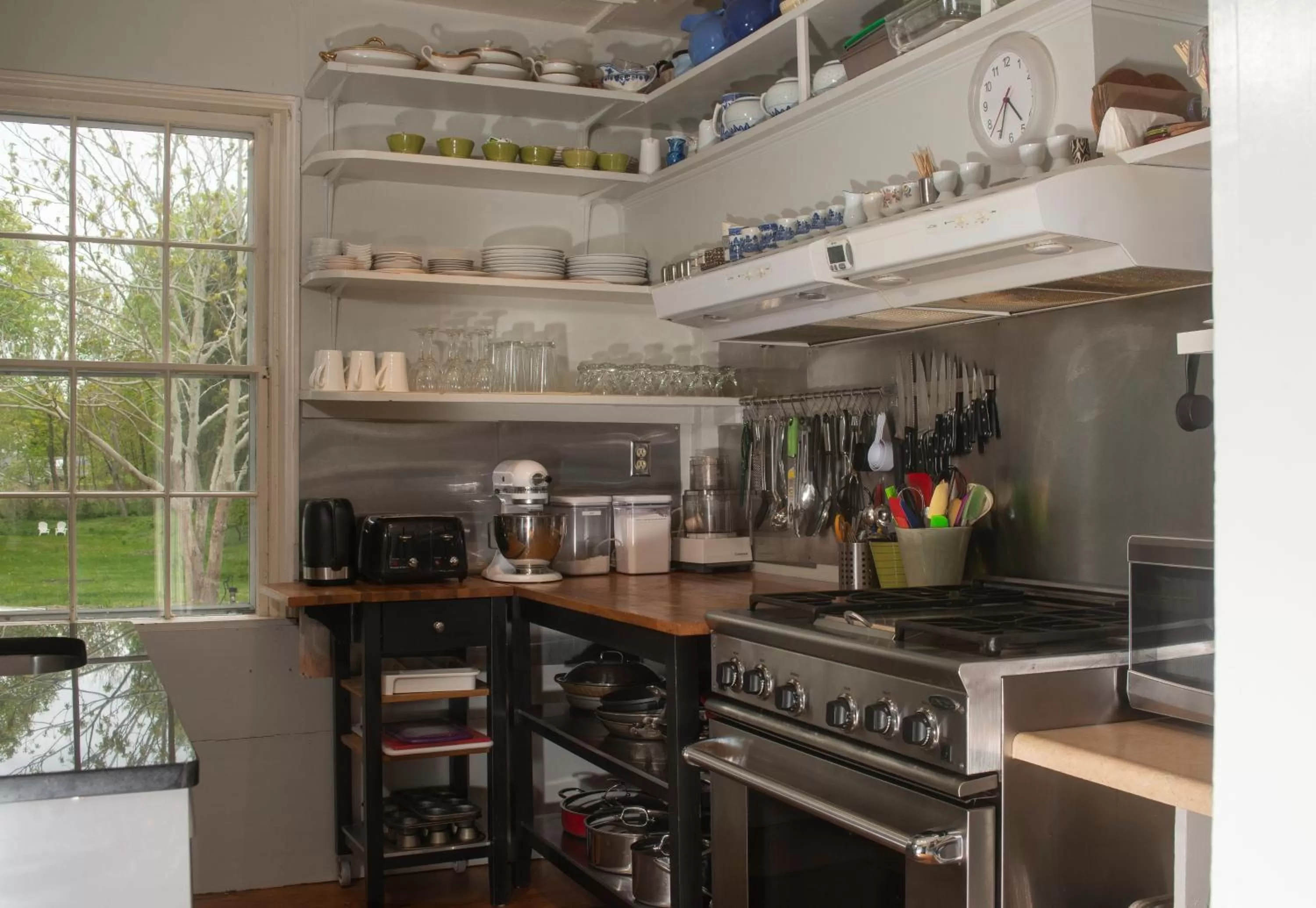 Kitchen or kitchenette in Village Inn