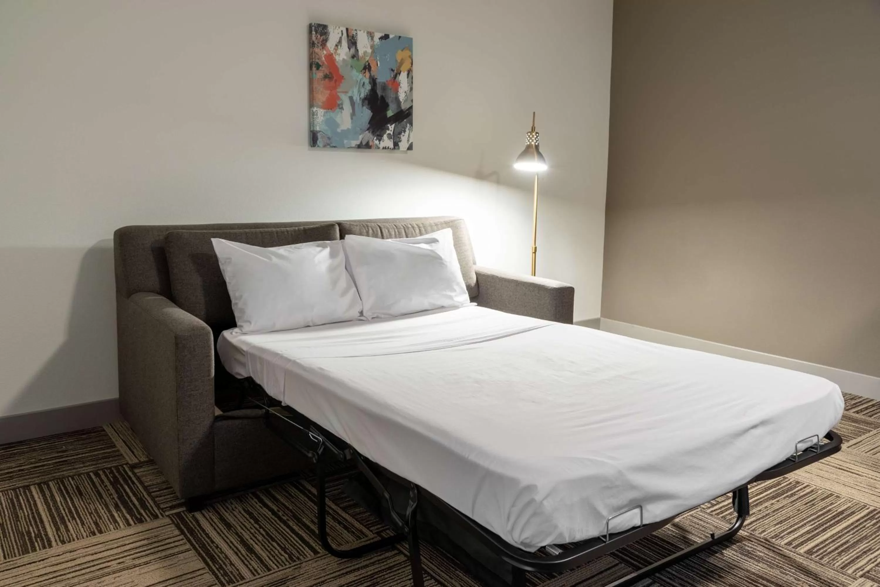 Living room, Bed in Hilton Garden Inn North Little Rock