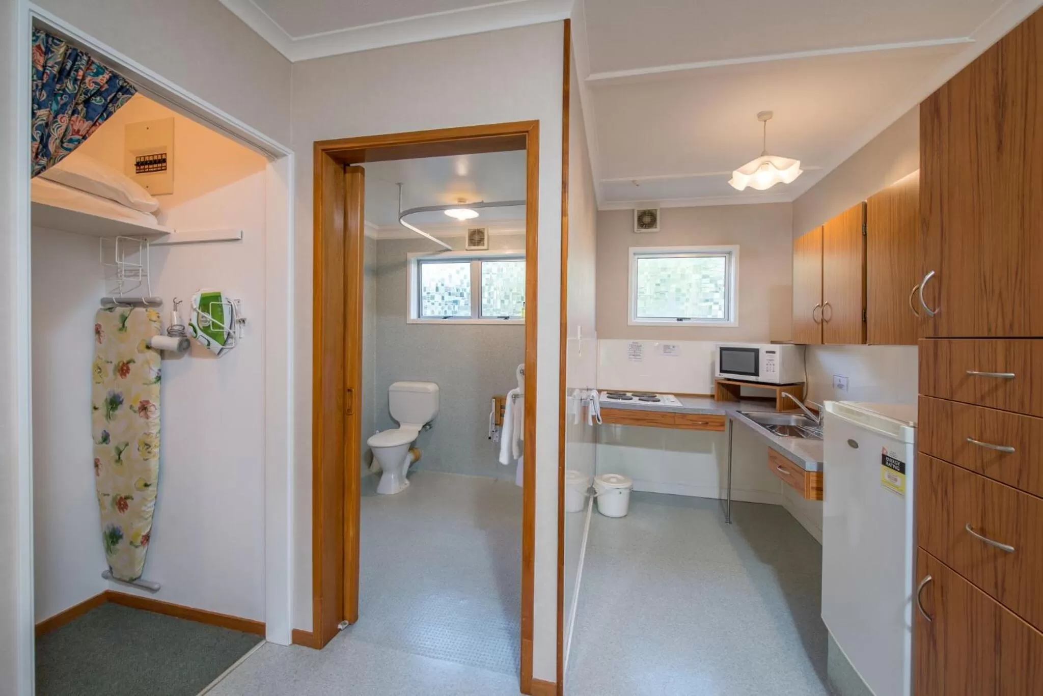 Shower in Amber Court Motel