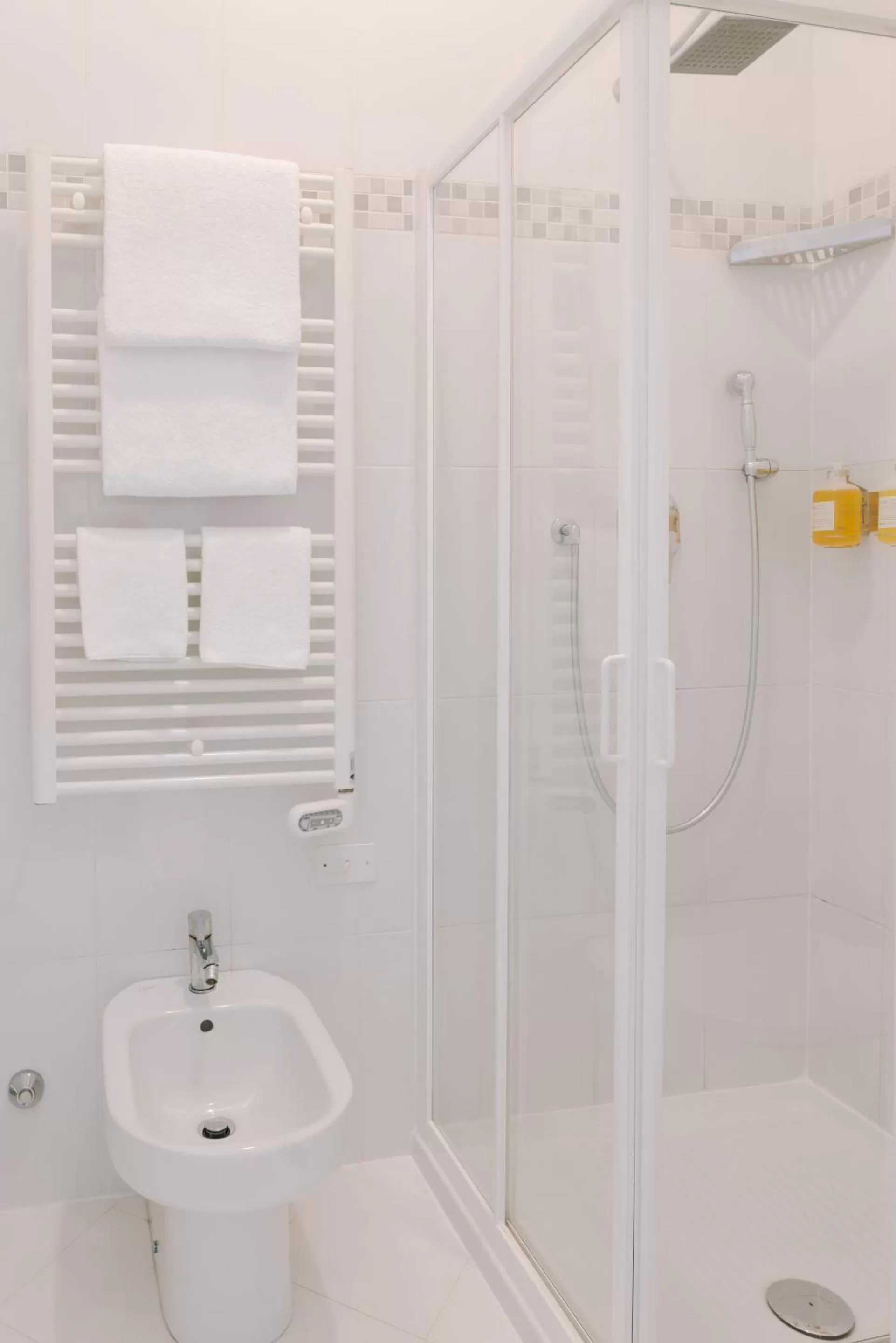 Shower in iH Hotels Venezia Salute Palace