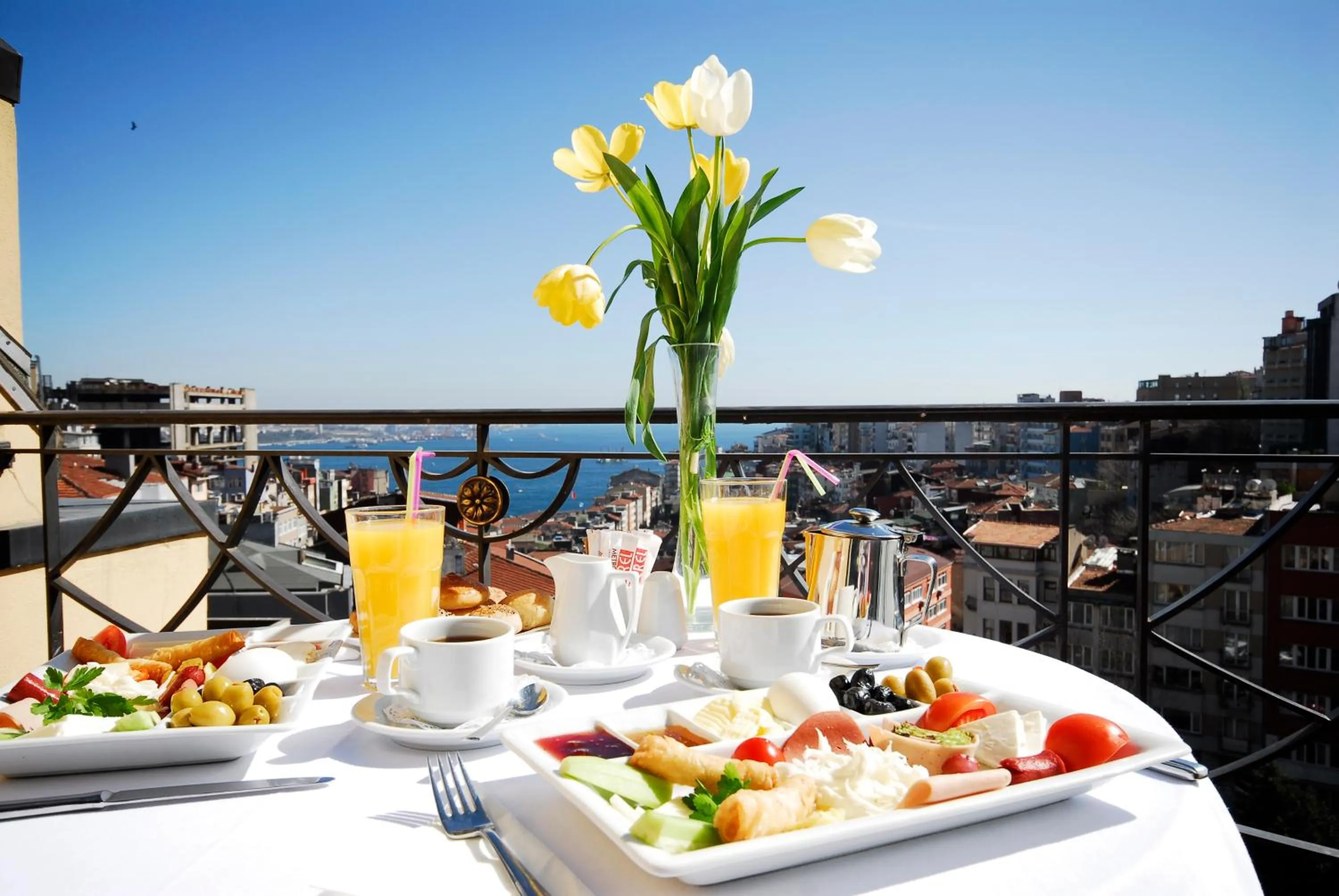 Food and drinks in Taksim Metropark Hotel