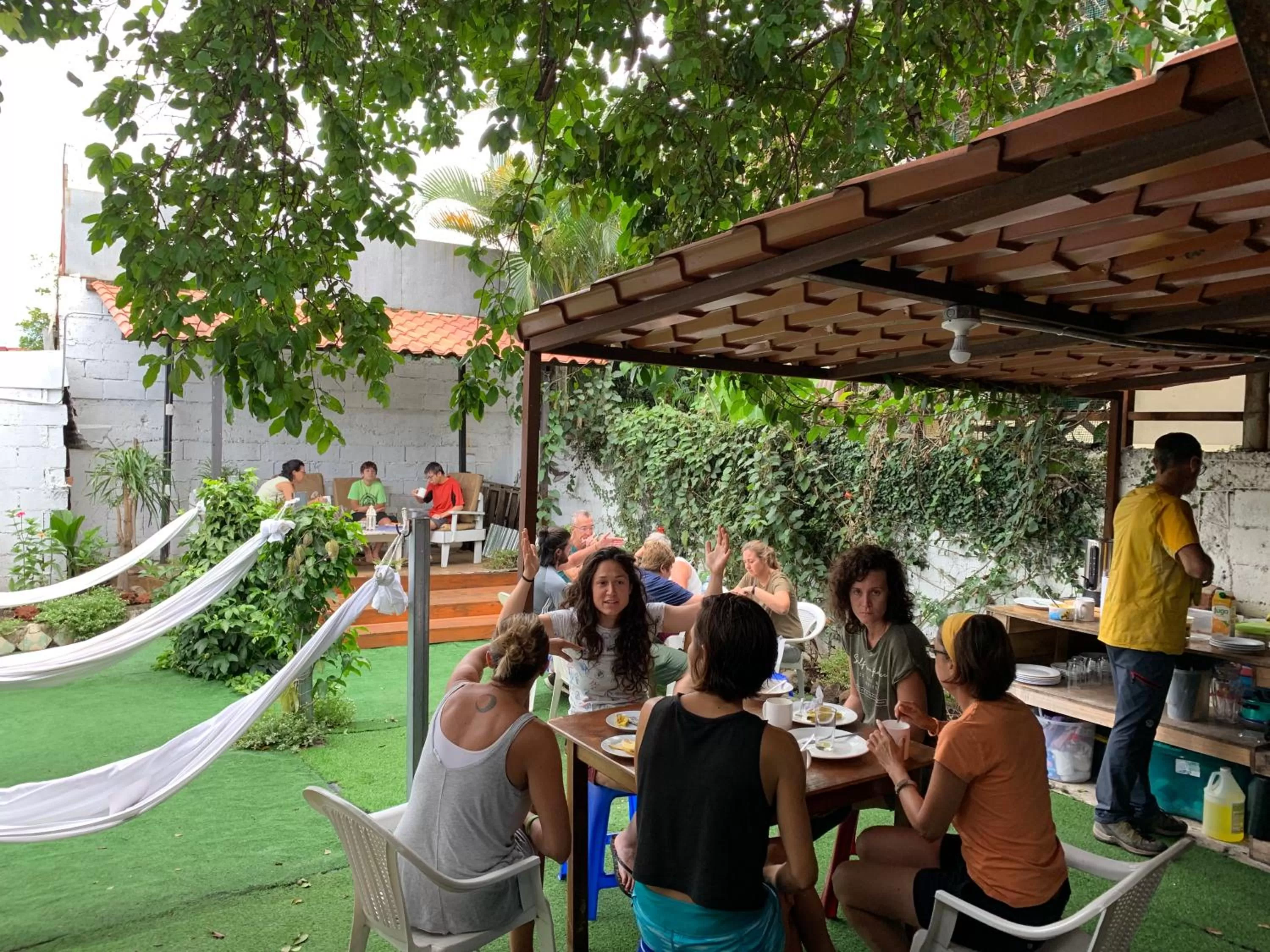 People in Hotel Cortez Azul