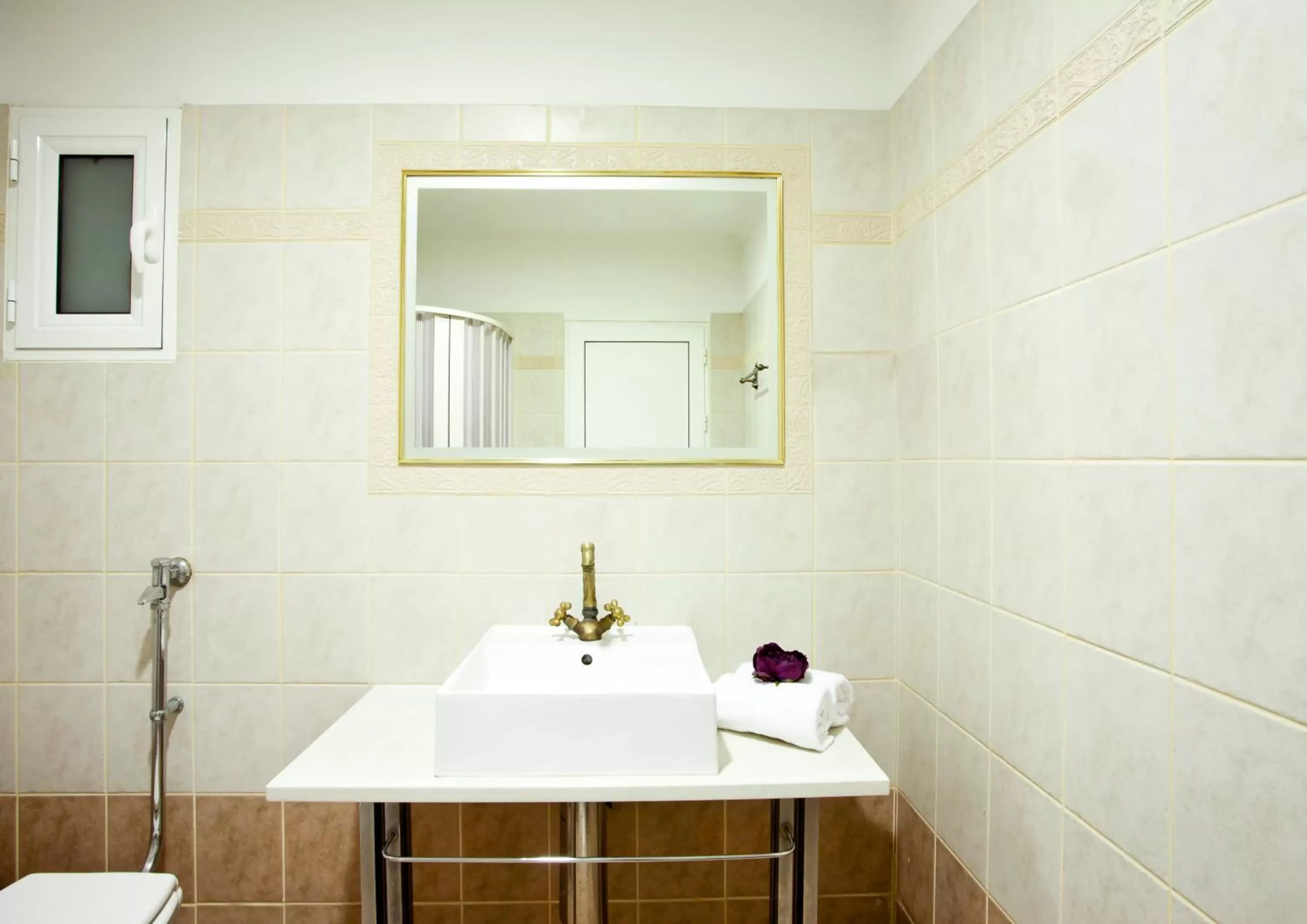 Bathroom in Elizabeth Hotel