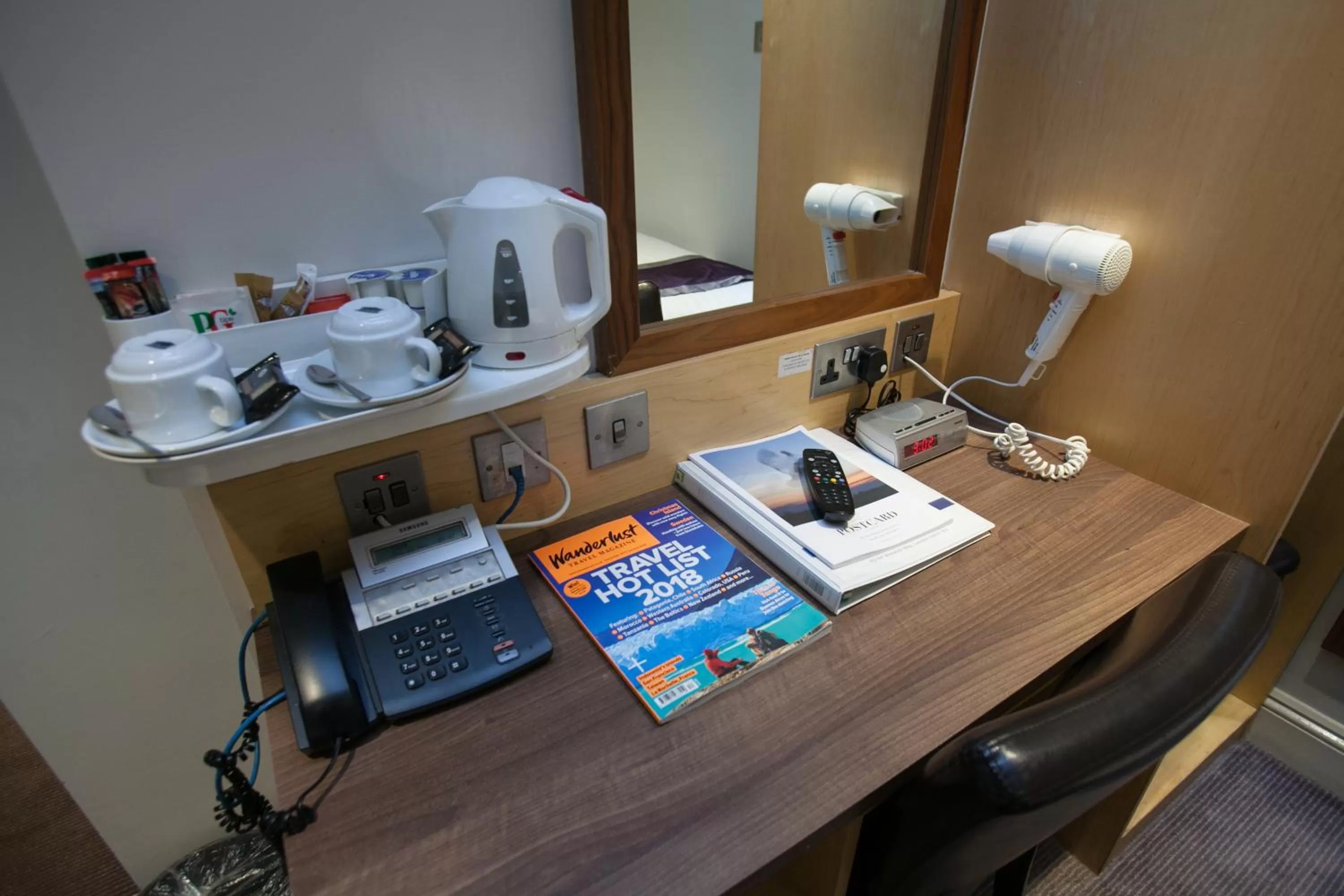 Coffee/tea facilities in Best Western Chiswick Palace & Suites London