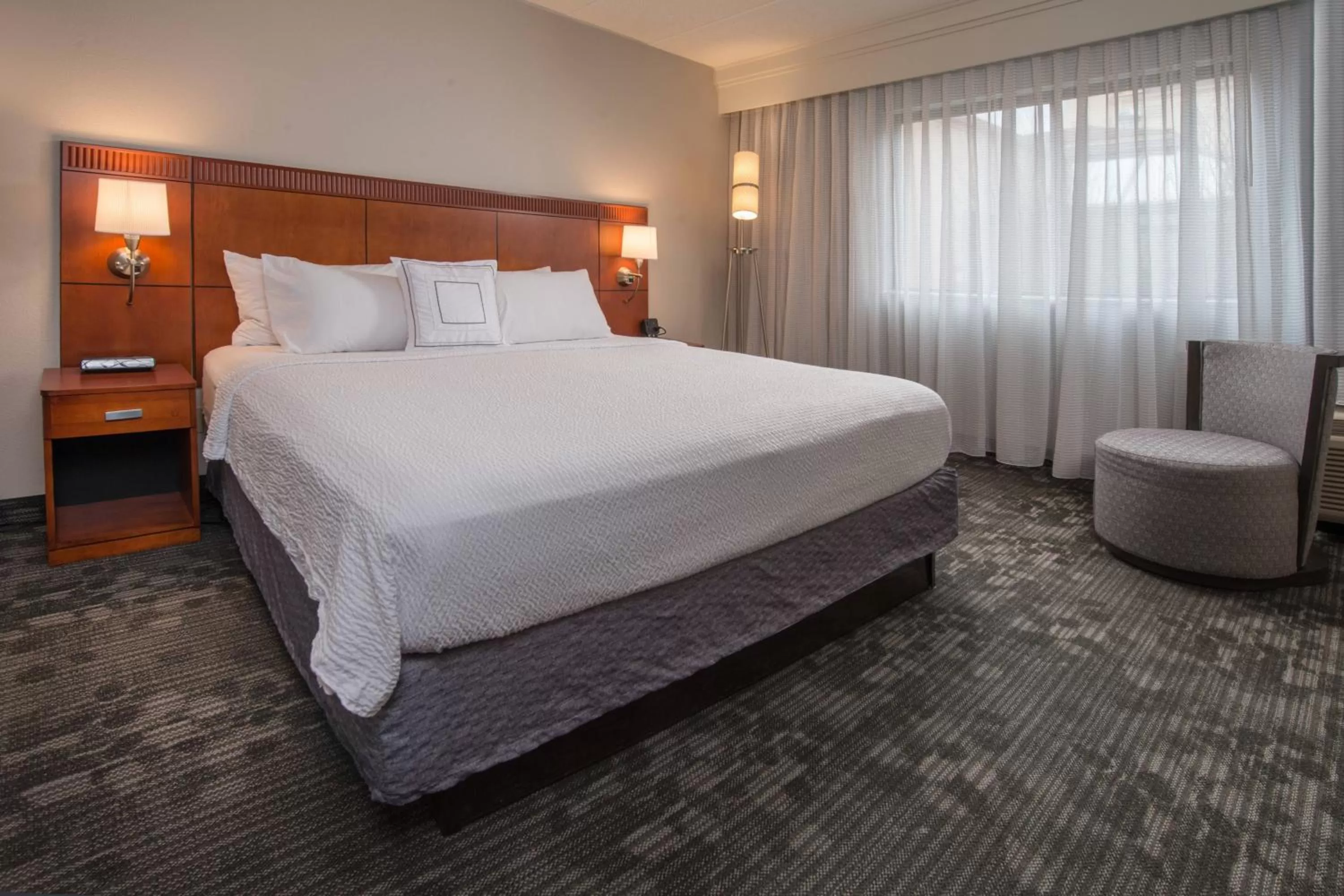 Bedroom, Bed in Courtyard by Marriott Fairfax Fair Oaks