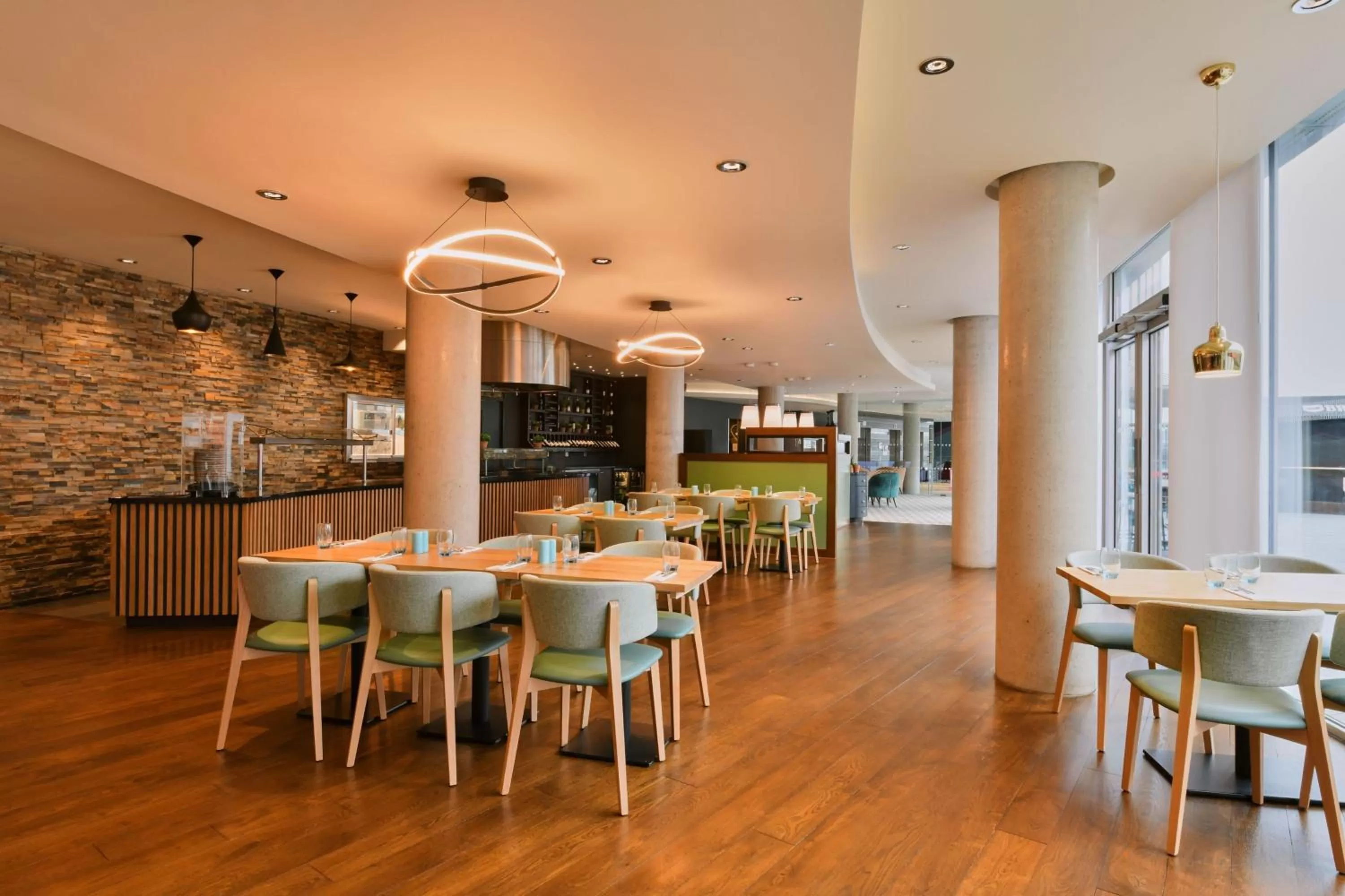 Restaurant/places to eat in Aloft London Excel