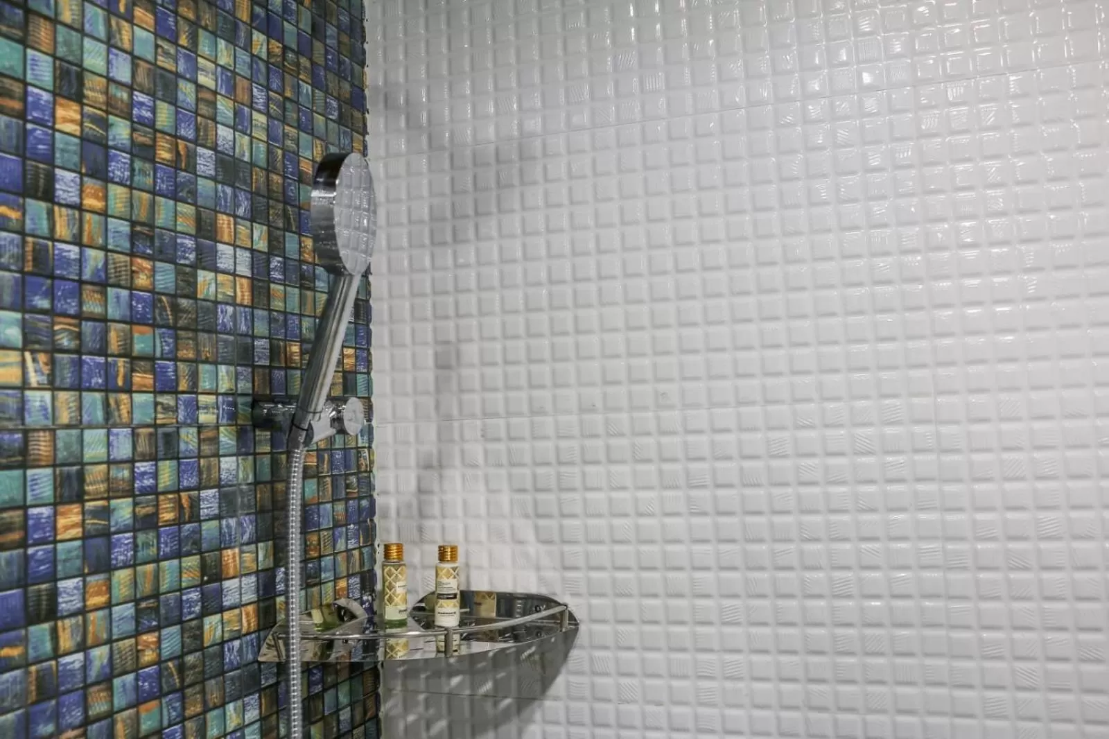 Bathroom in Jakhu Vibes