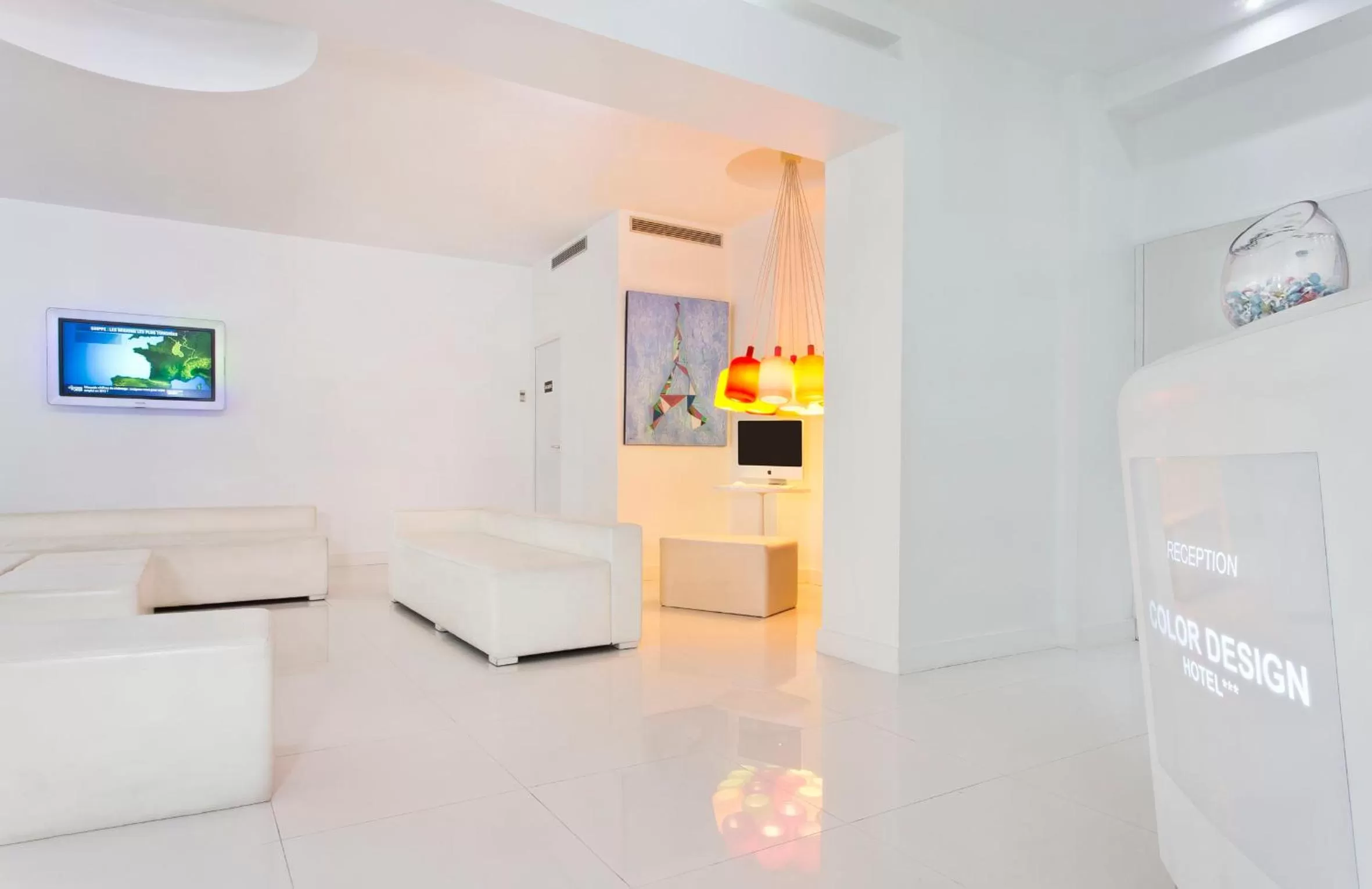 TV and multimedia in Color Design Hotel