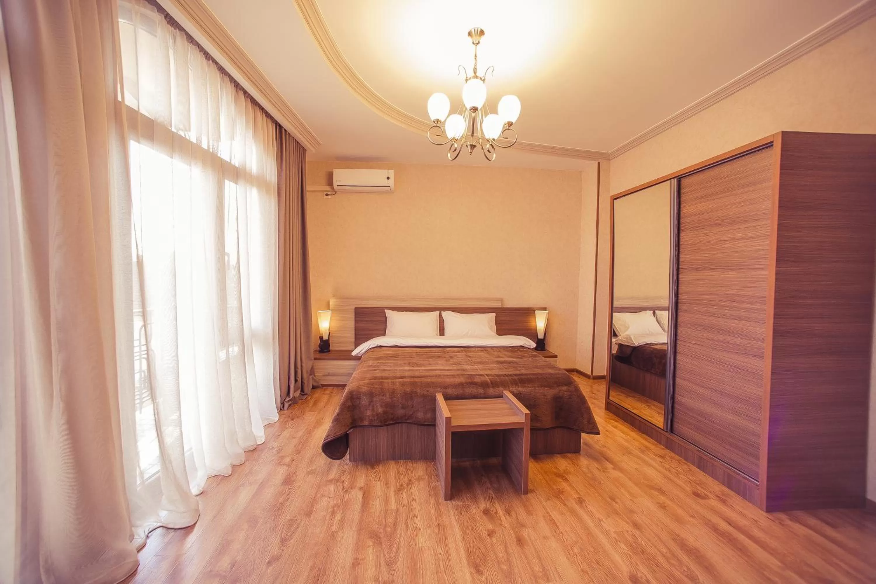 Photo of the whole room, Bed in Royal Venezia Hotel