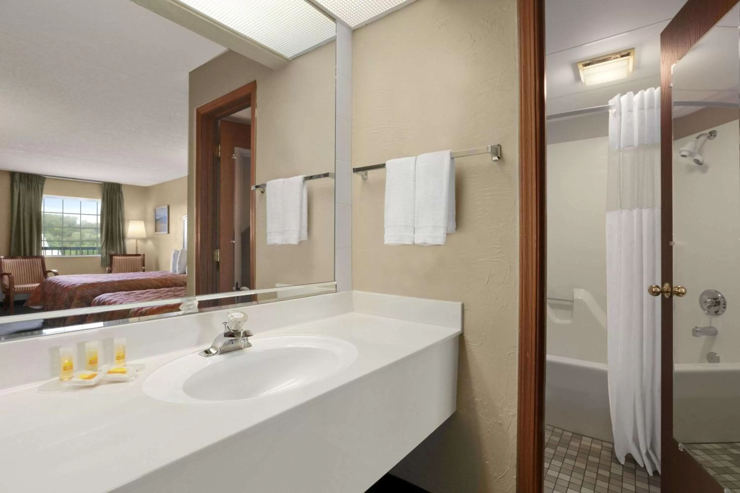 Photo of the whole room, Bathroom in Days Inn by Wyndham Branson/Near the Strip