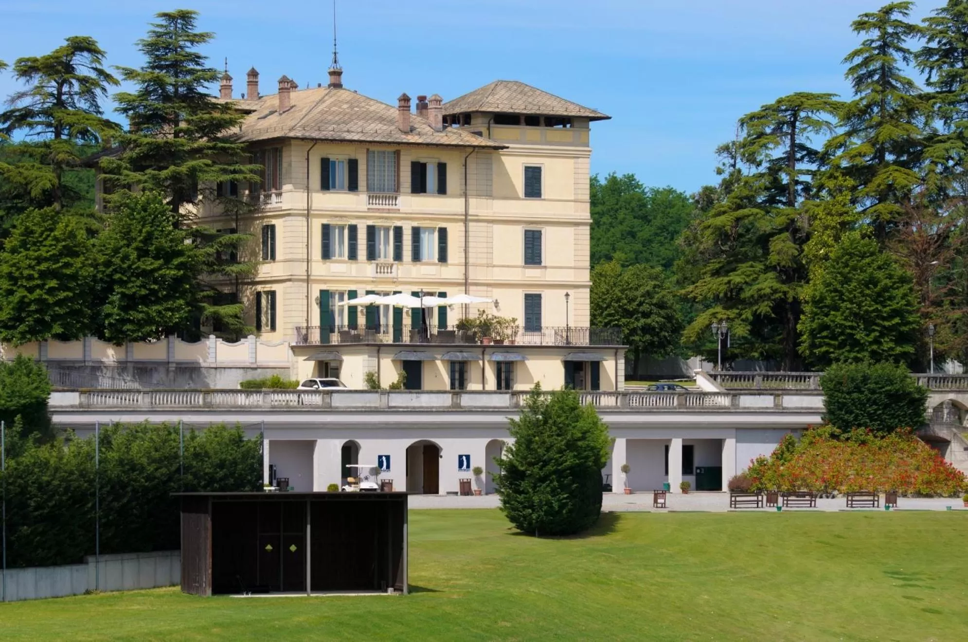Facade/entrance in Hotel Villa La Bollina
