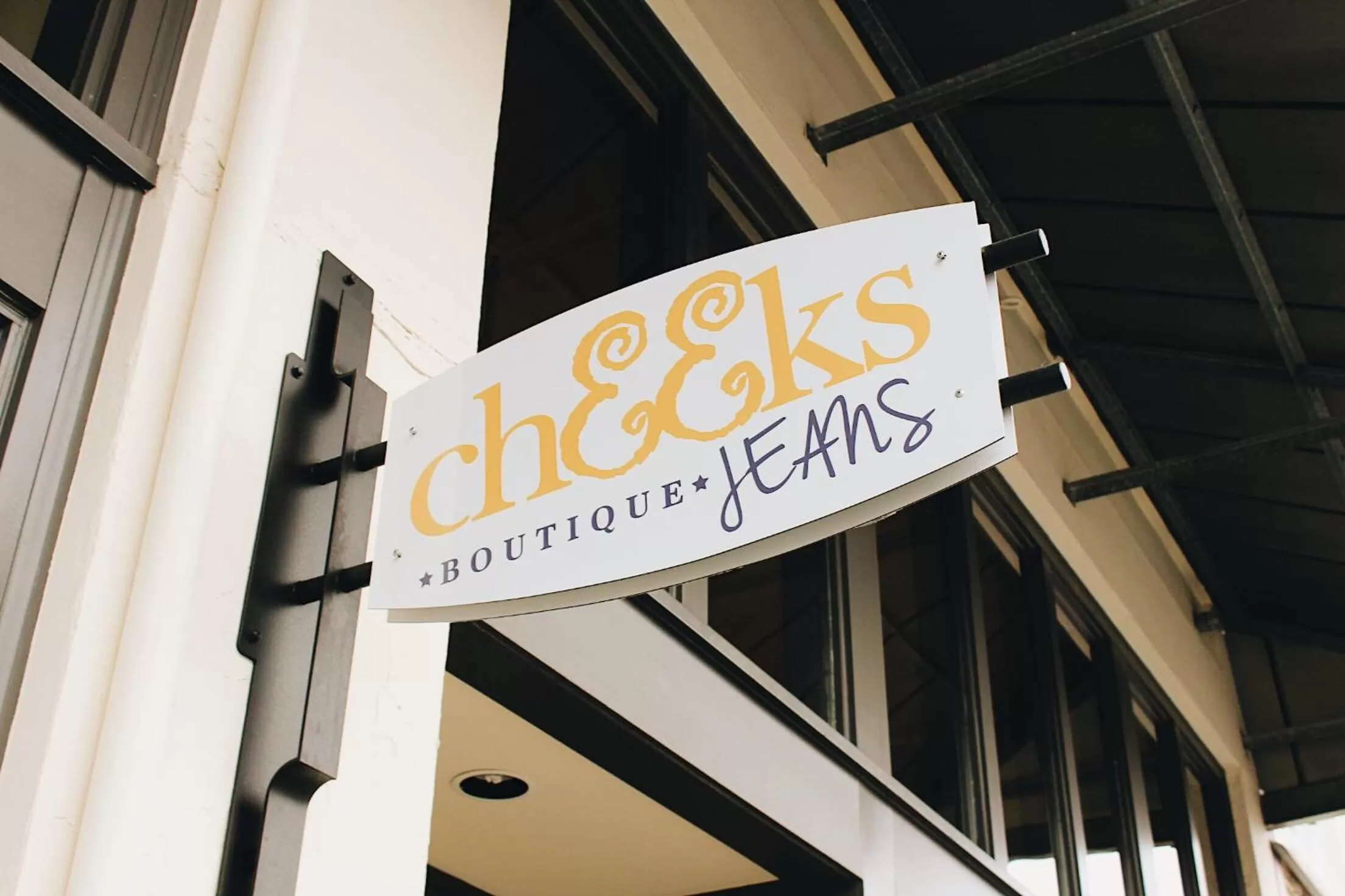 Property building, Property Logo/Sign in Inn at Lynden