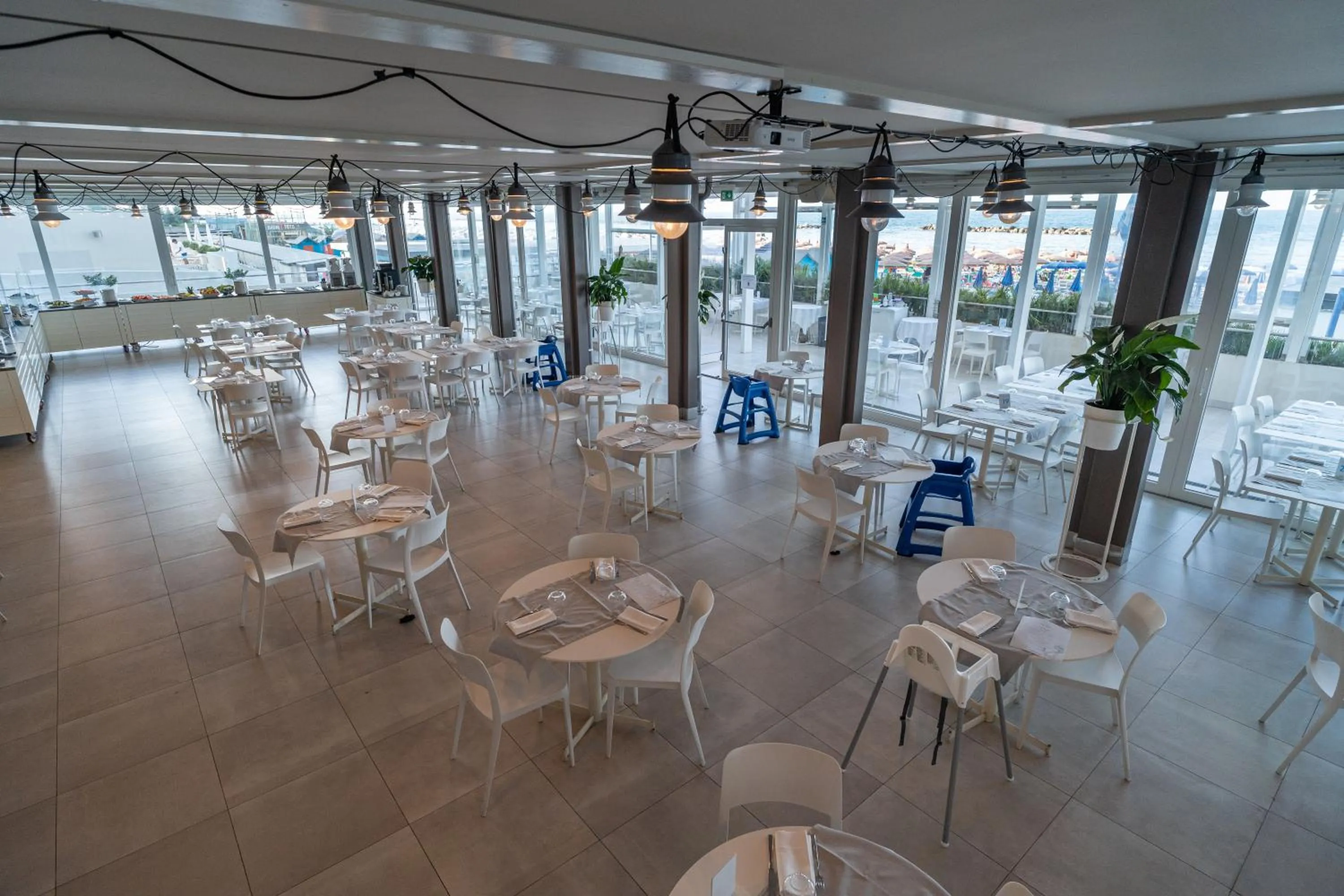 Restaurant/places to eat in Nautilus Family Hotel