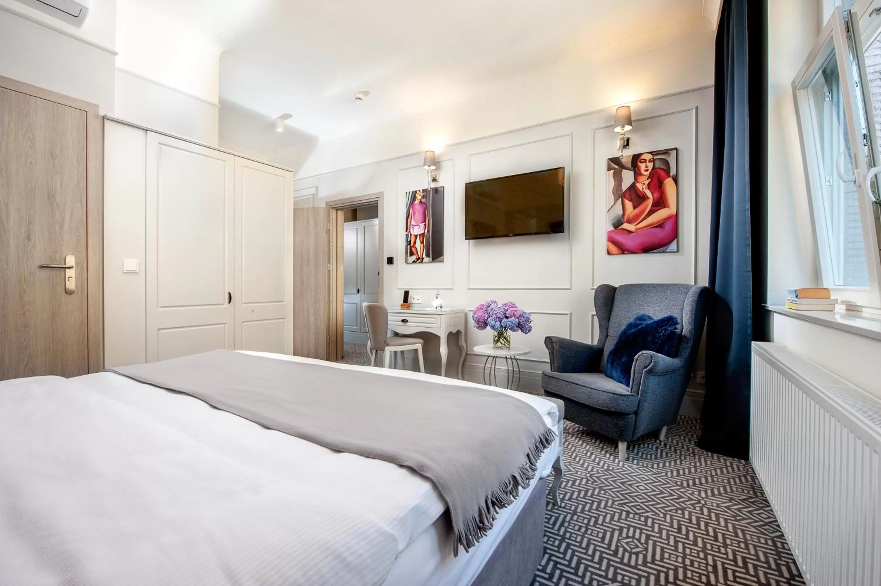 Photo of the whole room, Bed in Amber Design Residence