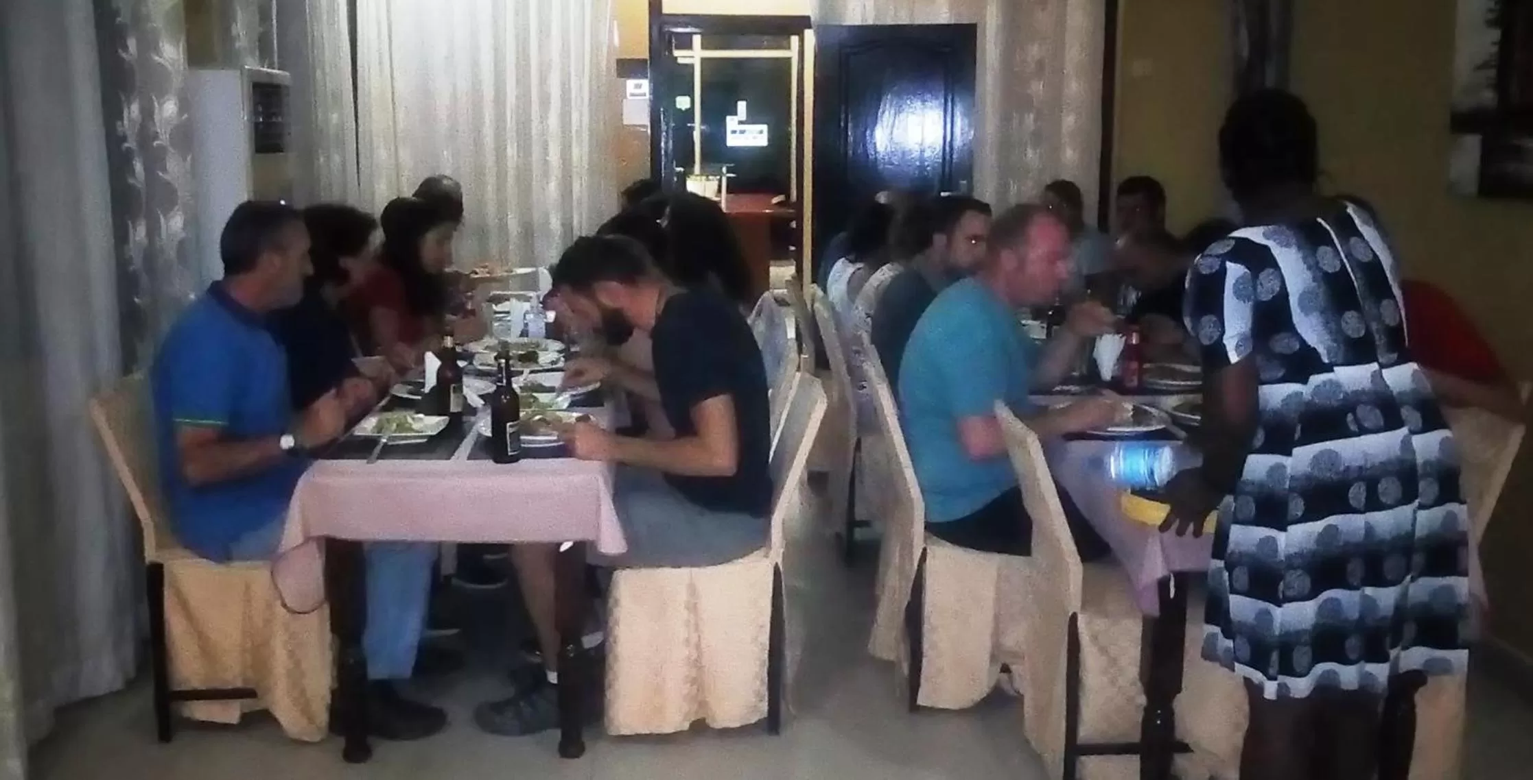 Restaurant/places to eat in Transit Airport B&B