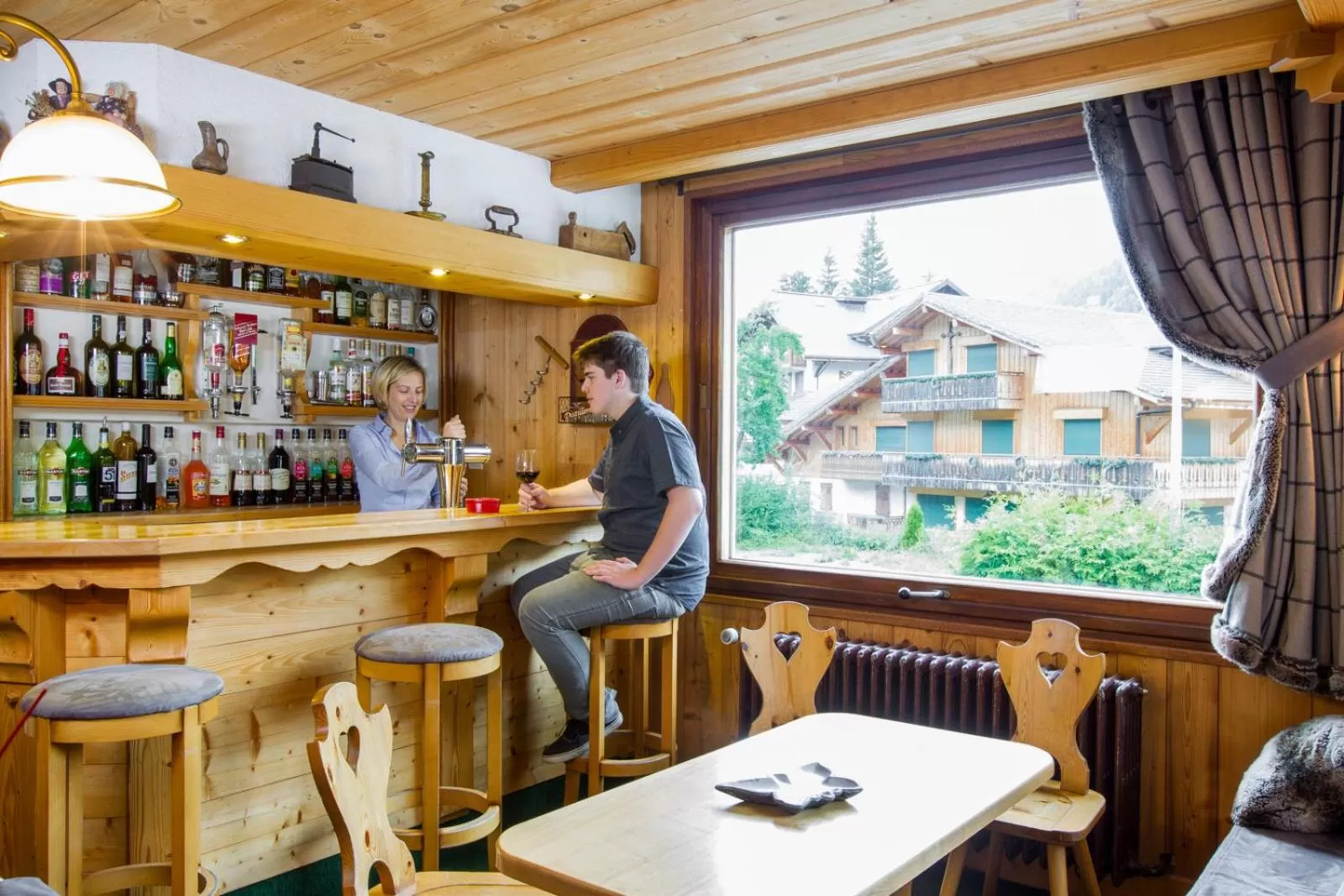 Lounge or bar in Hôtel Le Sporting