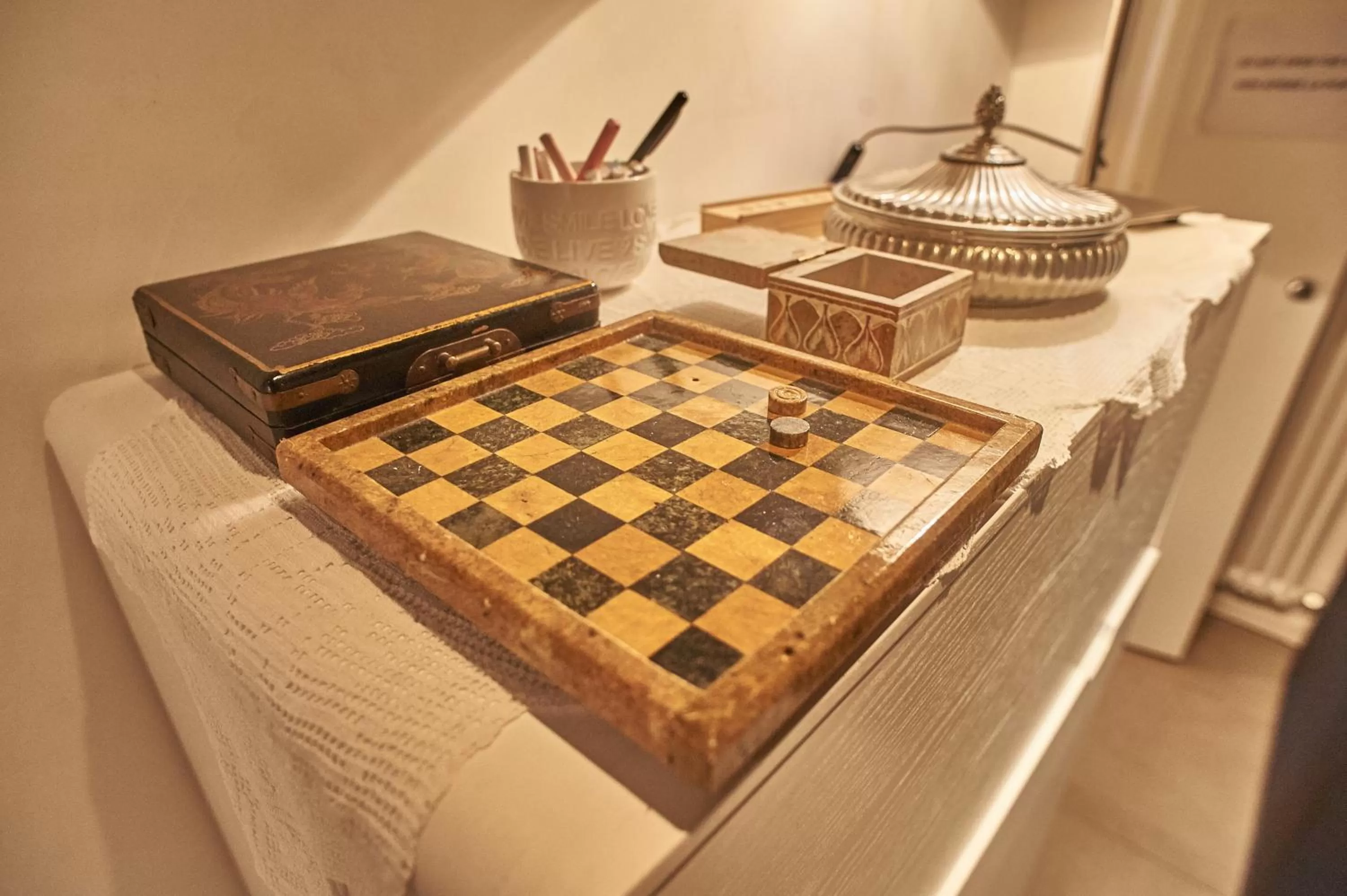 Decorative detail in Abbraccio di Romeo